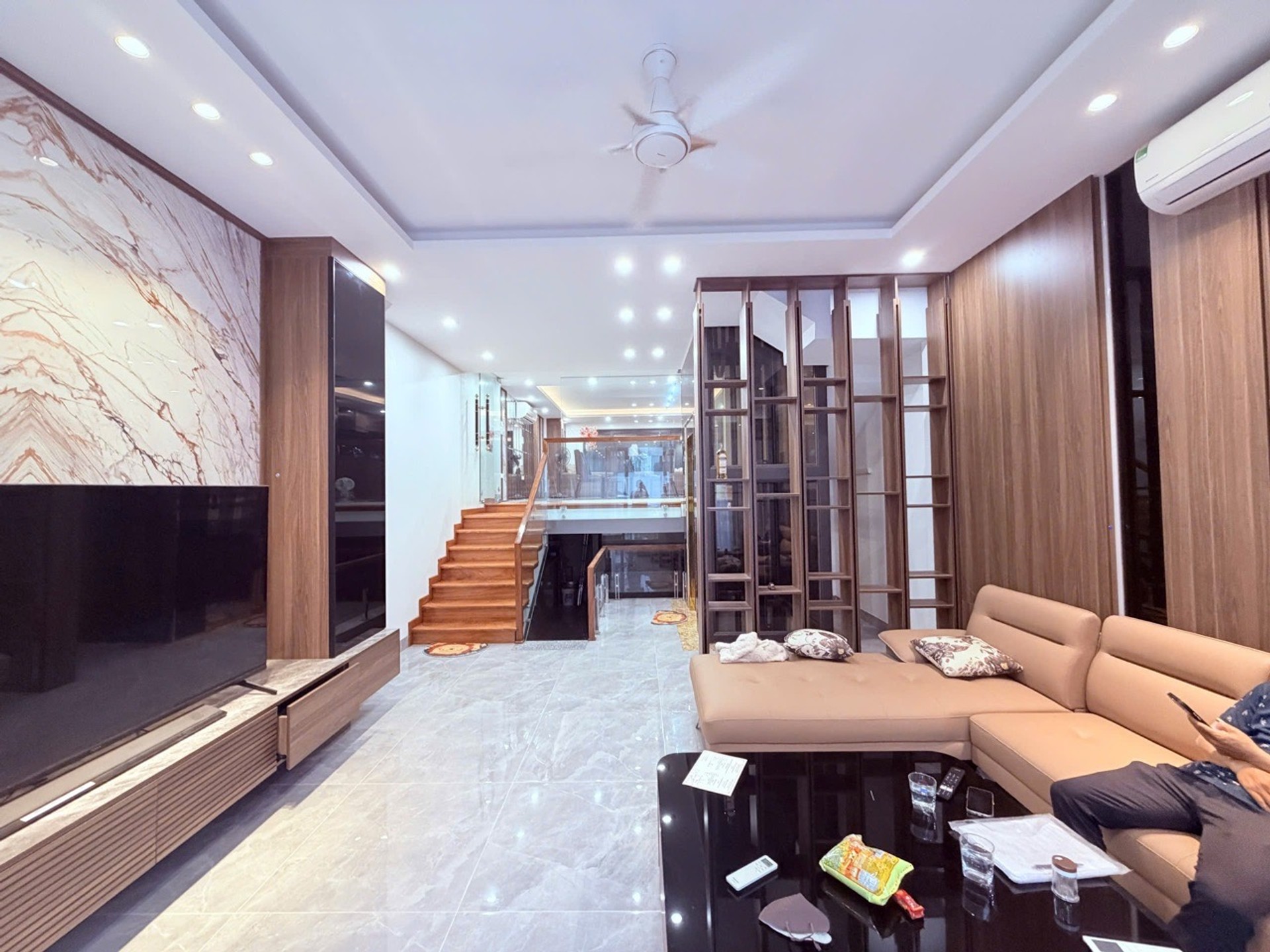 Sở hữu biệt thự 5 tầng hiện đại, nội thất đầy đủ tại Phú Lương