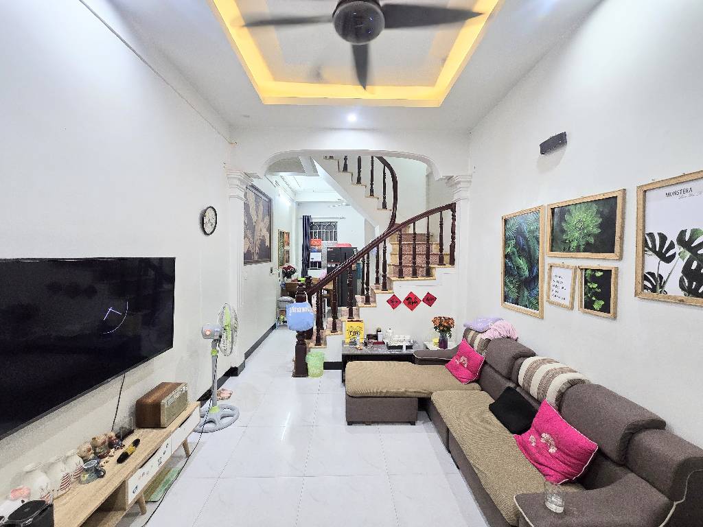 Nhà riêng 4 tầng diện tích 37m² tại trung tâm quận Kim Giang