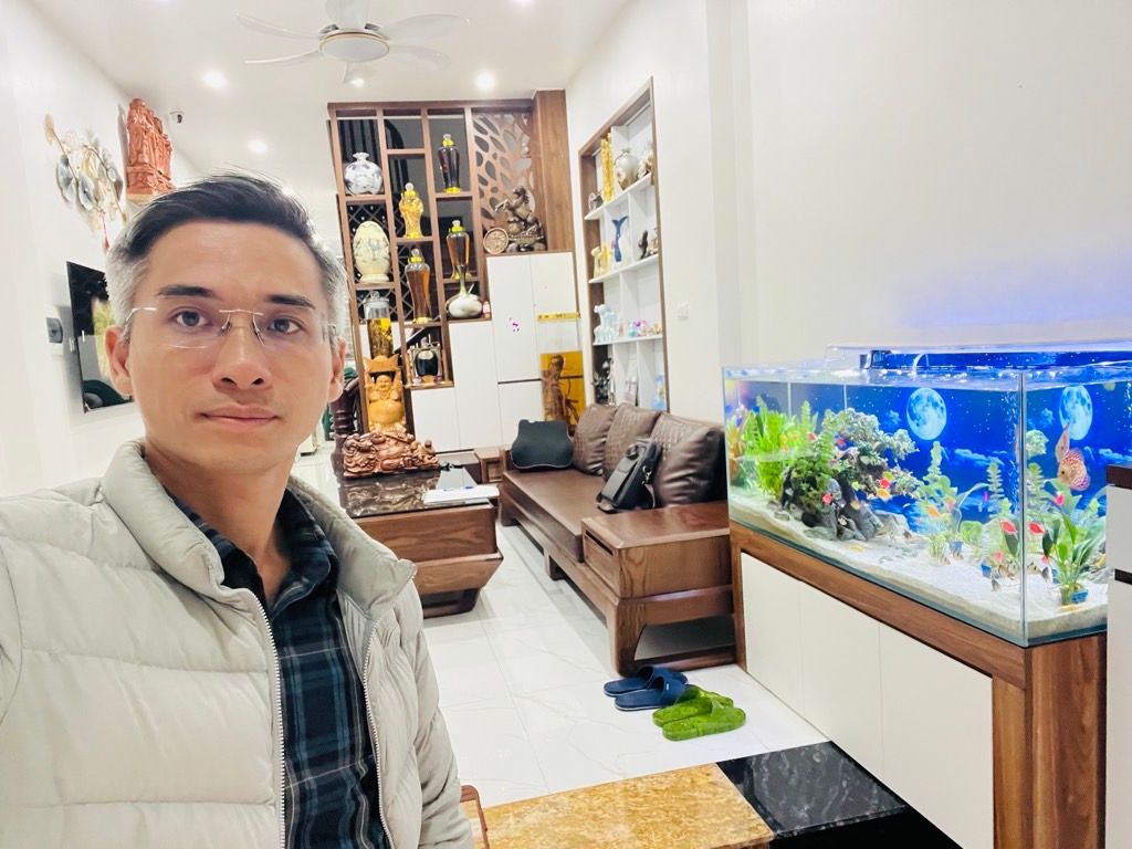 Nhà 5 tầng mặt ngõ rộng, trung tâm sôi động, thoáng đãng