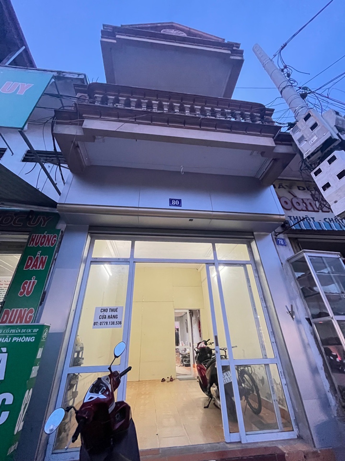 Nhà mặt phố Lê Quốc Uy, kiệt tác thiết kế 3 tầng trong khu kinh doanh sầm uất