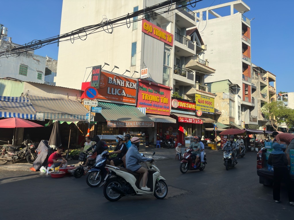 Bán nhà mặt phố Hoàng Hoa Thám, căn góc 2 mặt tiền, diện tích 80m2