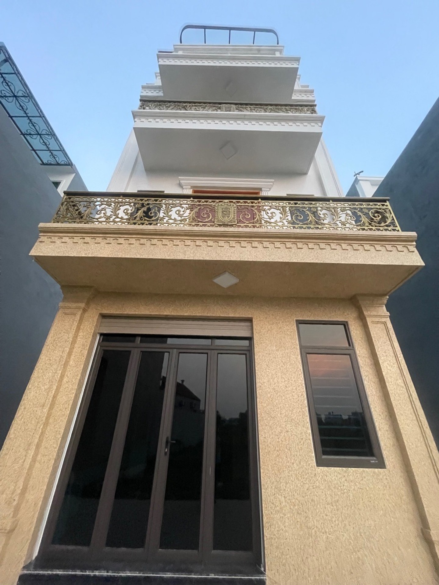 Nhà 4 tầng hướng Tây Bắc tại Hòa Nhất – Đặng Cương với ngõ rộng ô tô đỗ cửa