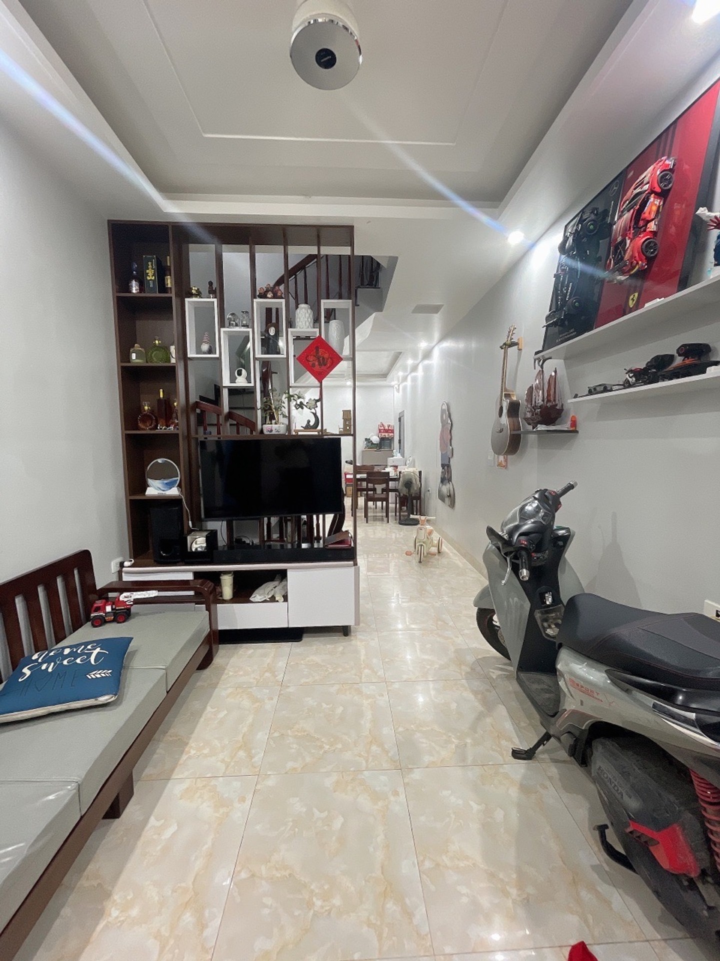 Nhà 5 Tầng Hiện Đại Gần Royal City - Giá Hời Cực Hiếm