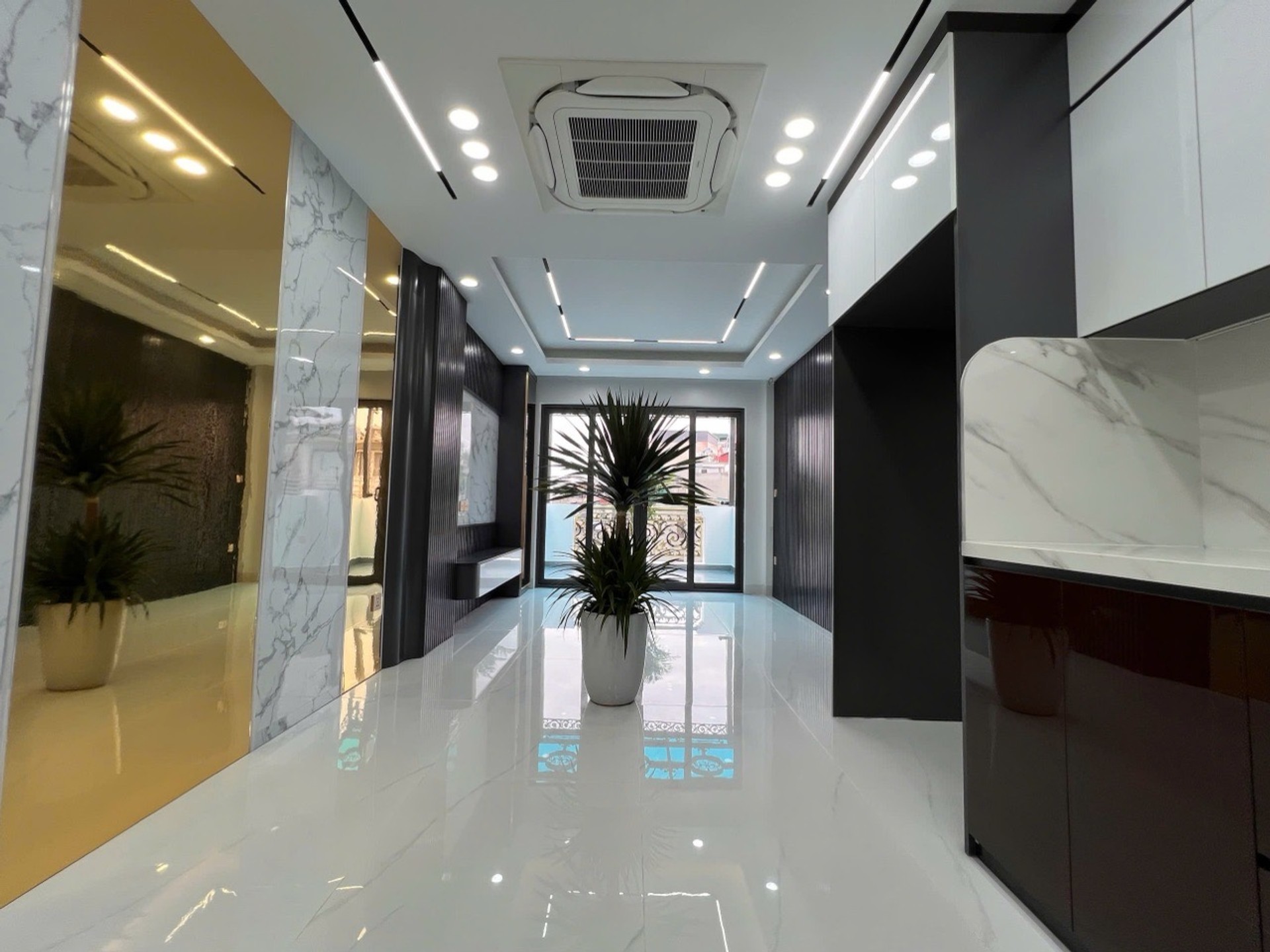 NHÀ MỚI 6 TẦNG- THANG MÁY- Ô TÔ VÀO NHÀ - FULL NỘI THẤT. MẶT NGÕ 4 Ô TÔ TẢI TRÁNH NHAU-VỈA HÈ