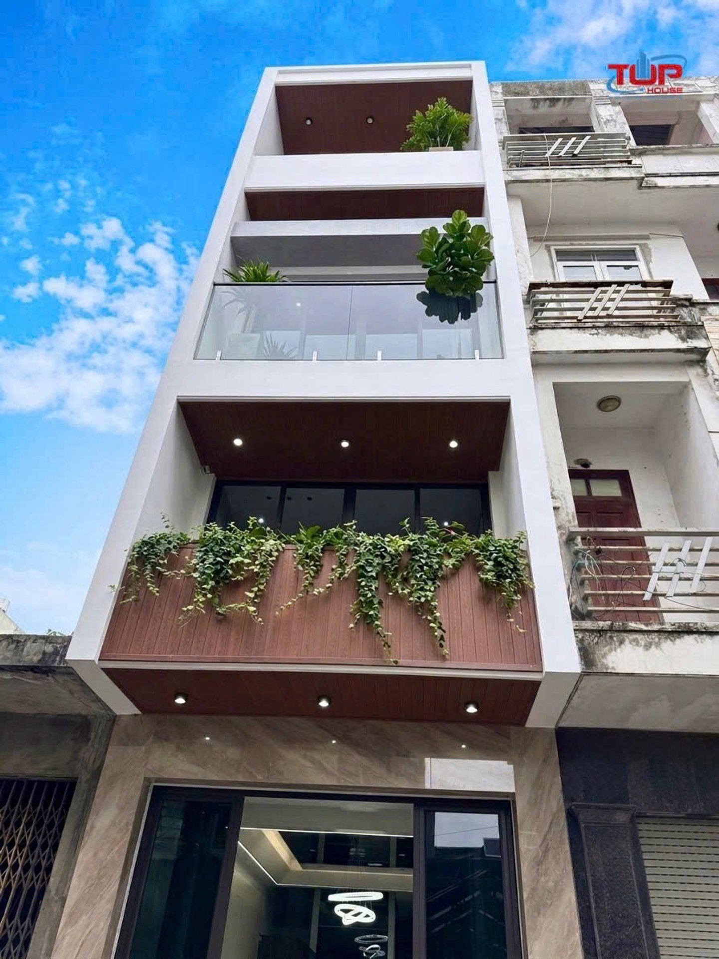 Bán nhà 4 tầng thang máy khu phân lô cao cấp tại phường Nguyễn Hữu Tuệ