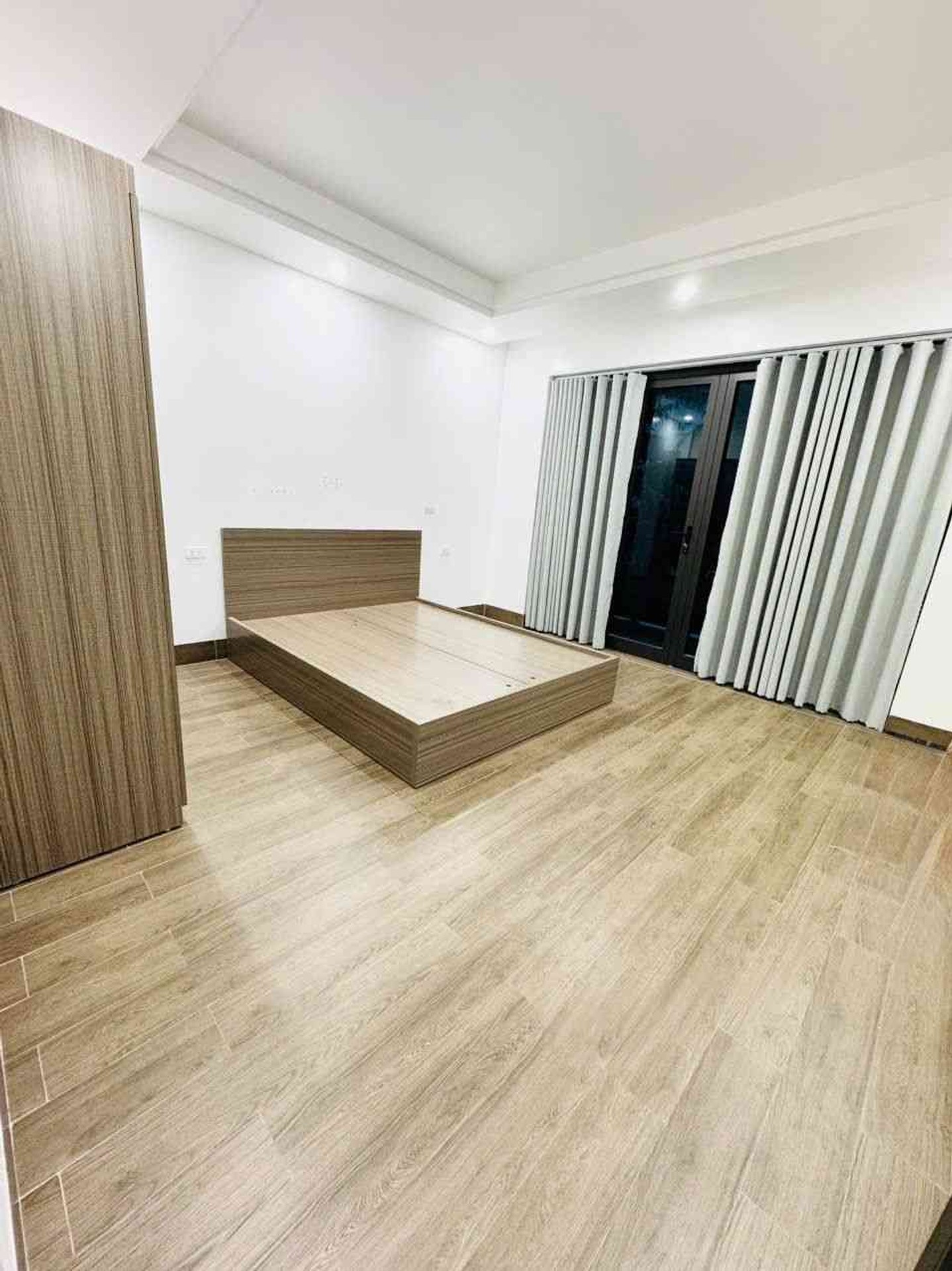 Nhà mặt phố Him Lam Hồng Bàng 4 tầng lô góc, 4 phòng ngủ, 9 ban công thoáng mát