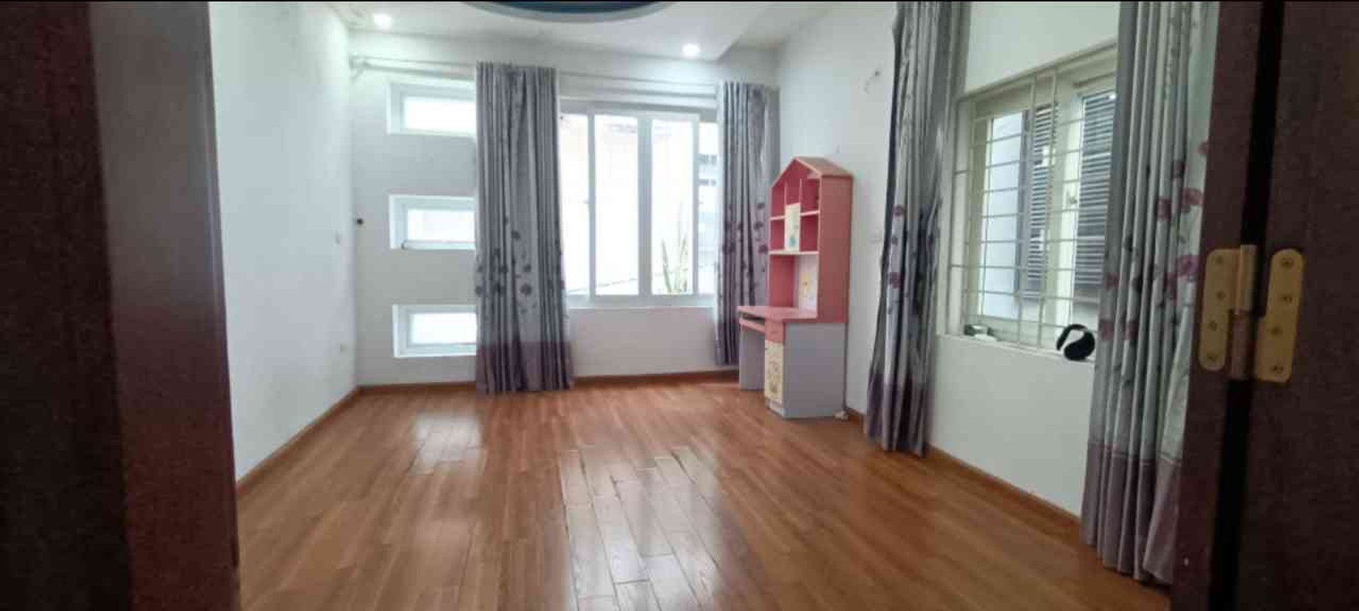 Bán nhà riêng mặt ngõ Cầu Giấy, lô góc 2 mặt thoáng, gần phố, 48.4m2, 3 tầng