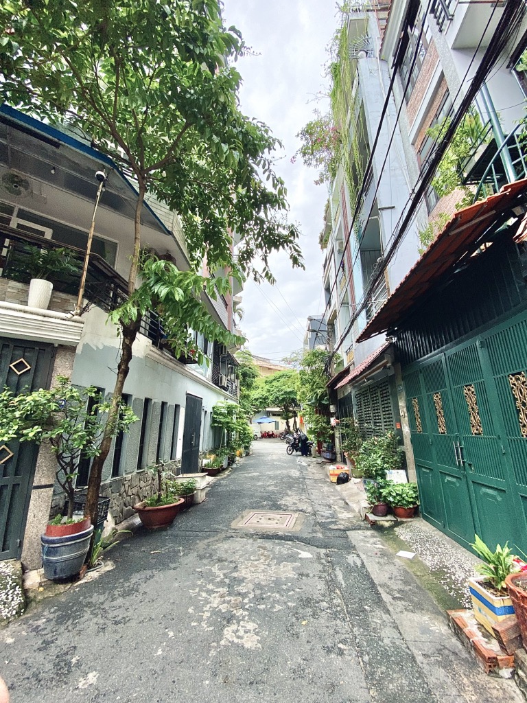Nhà VIP gần sân bay, rộng 97m2, giá hấp dẫn còn 18.5 tỷ