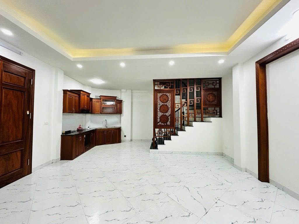 Nhà Lô Góc Hiếm Có tại Hoàng Hoa Thám, Giá Tốt!