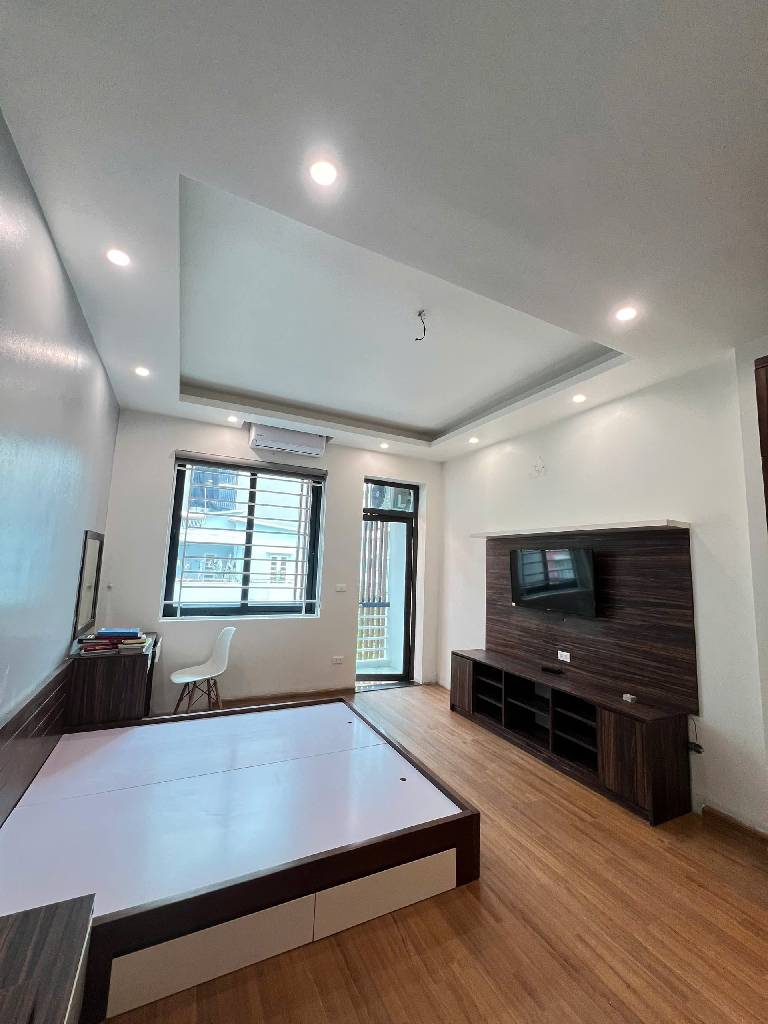 Nhà mặt phố vỉa hè rộng, thang máy hiện đại, kinh doanh cực đỉnh