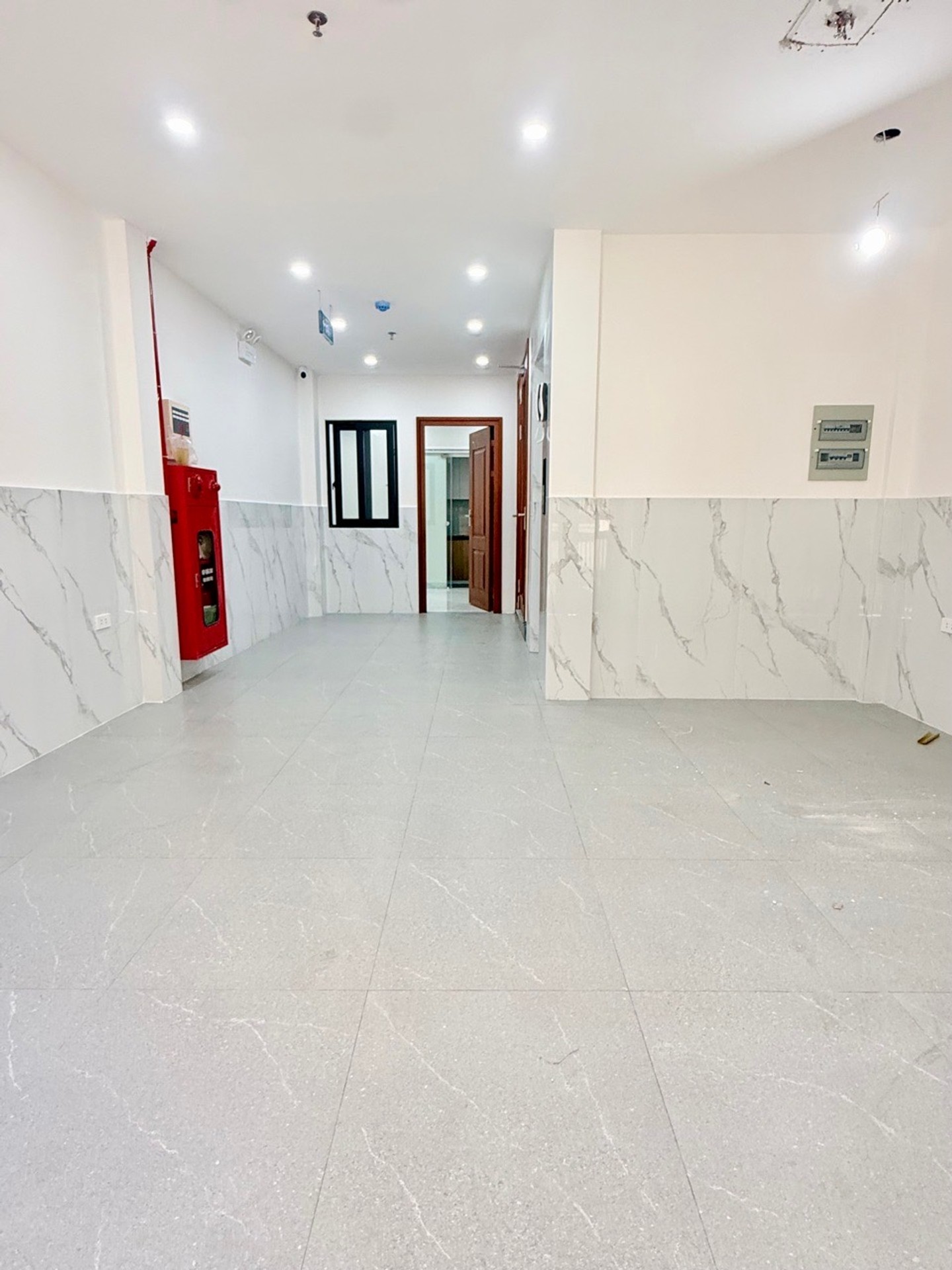 Căn CCMN 7 Tầng Thang Máy Mới Xây, Đường Thông, Full Nội Thất