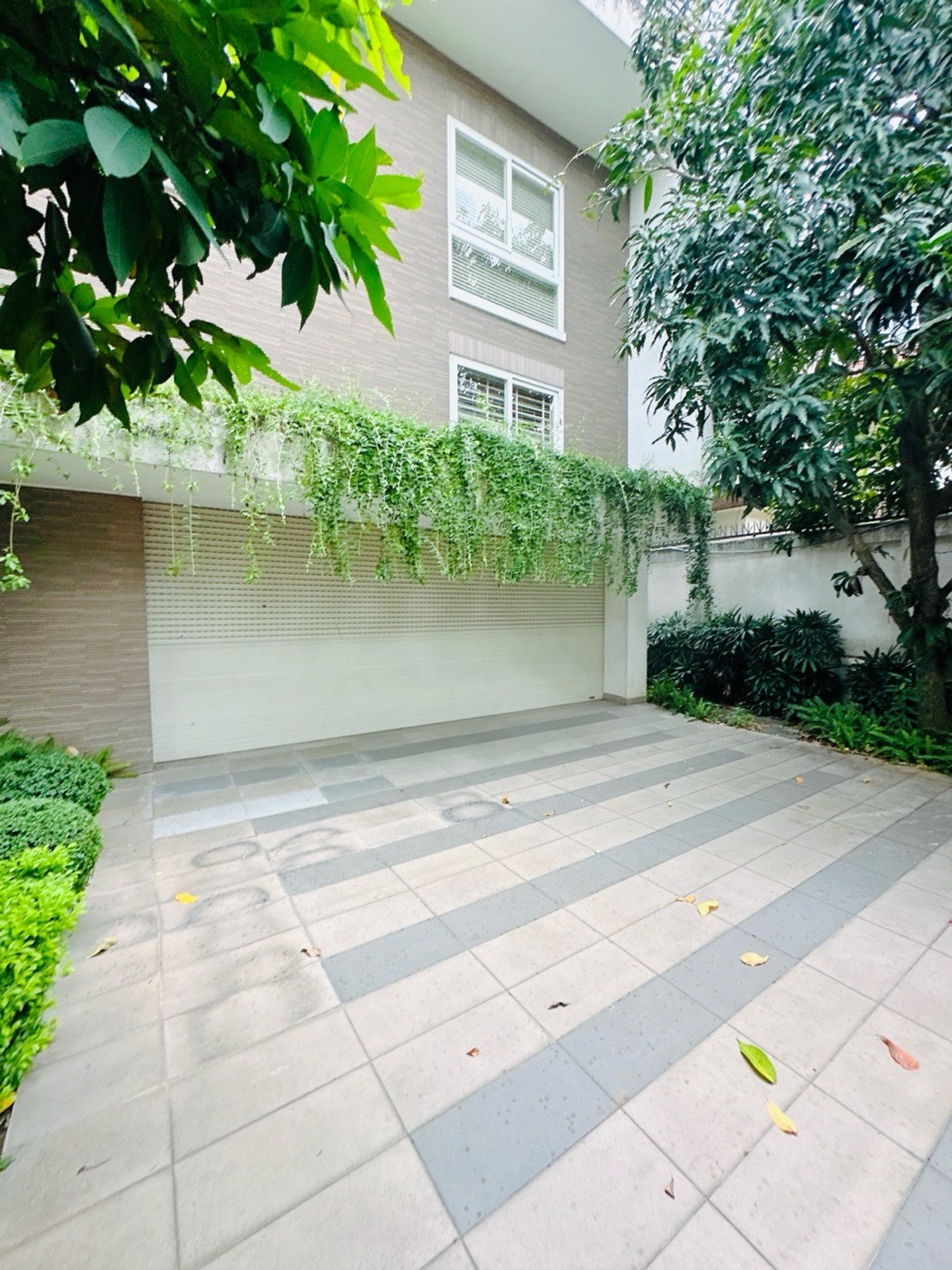 Biệt thự lô góc 2 mặt tiền khu Tên Lửa Bình Tân diện tích 527.5m² pháp lý cơ sở