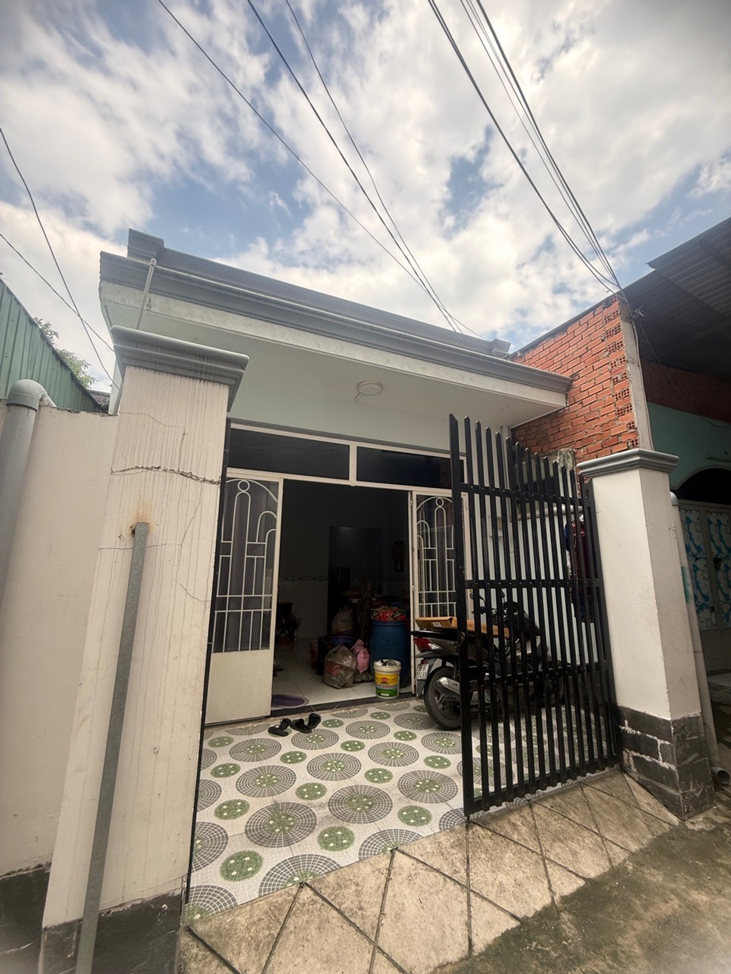 Nhà cấp 4 siêu xinh, hẻm ô tô, giá cực tốt tại quận 2