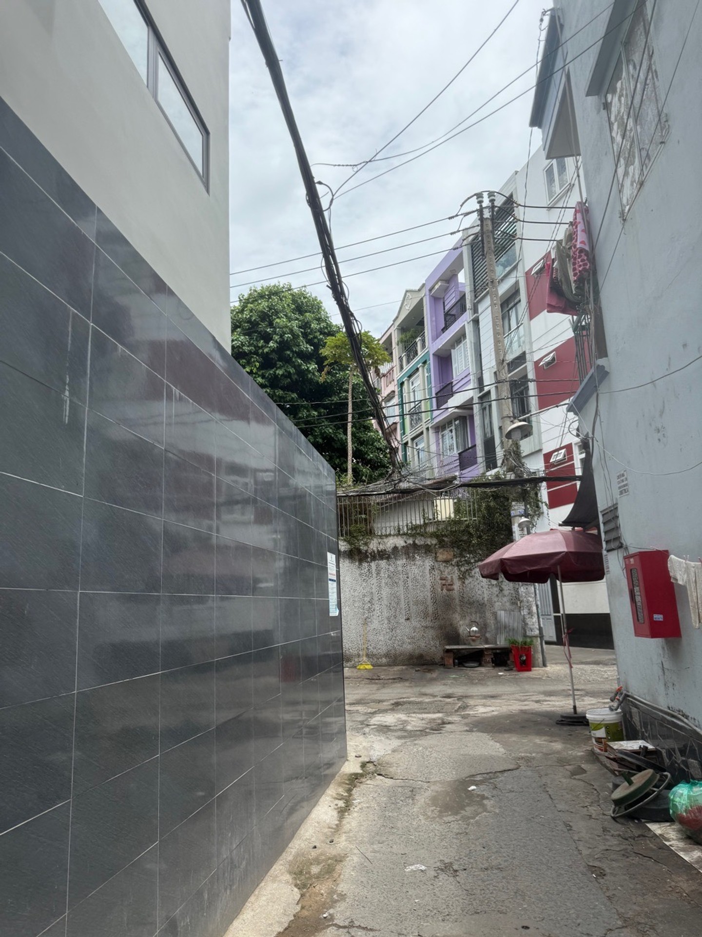BÁN NHÀ HẺM XE HƠI
LÊ QUANG ĐỊNH P 11 BÌNH THẠNH 3ty38 Nhà mới xây.