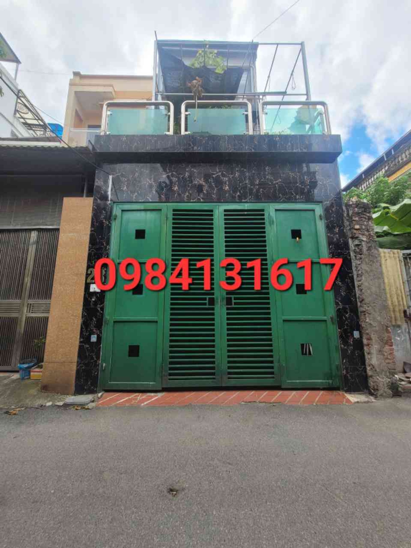 Bán nhà riêng 77m2 ô tô ngủ trong nhà, Phường Long Biên