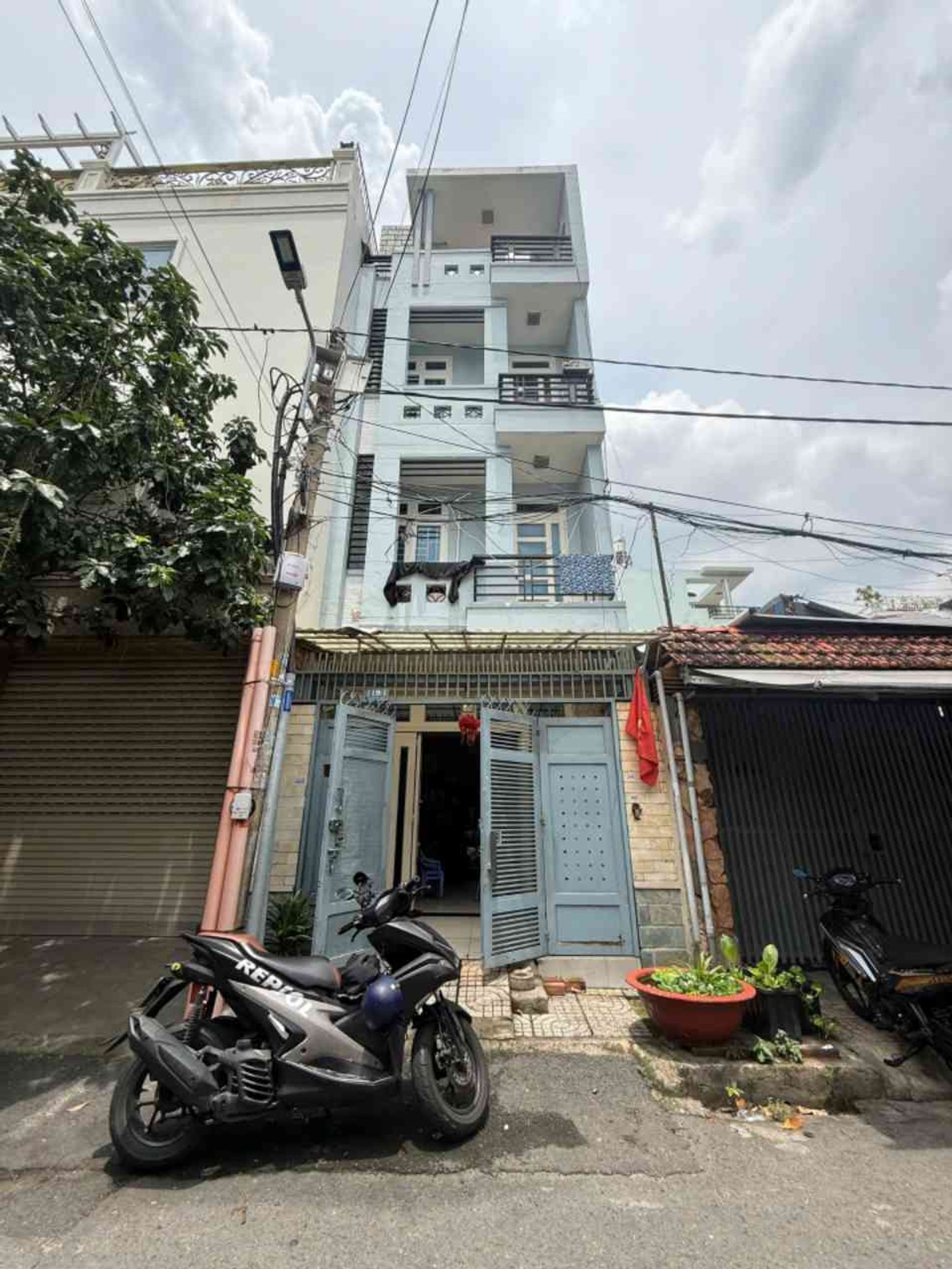 🏡 Nguyễn Quý Anh – Tân Phú | 72m², hẻm xe hơi sát mặt tiền
💰 Nhà 4 tầng, diện tích 4×18m – 4 phòn