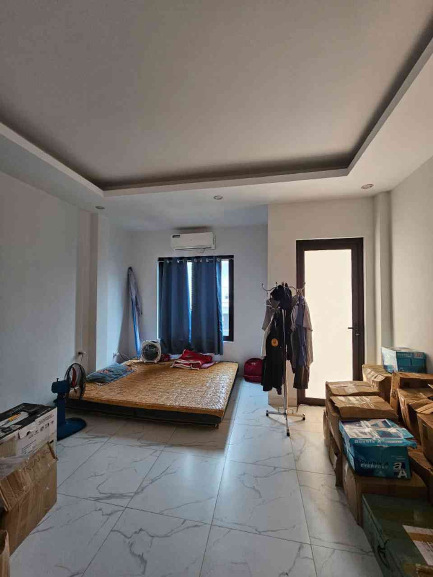 Nhà 4 tầng xinh xắn, gần ô tô, khu phát triển sôi động