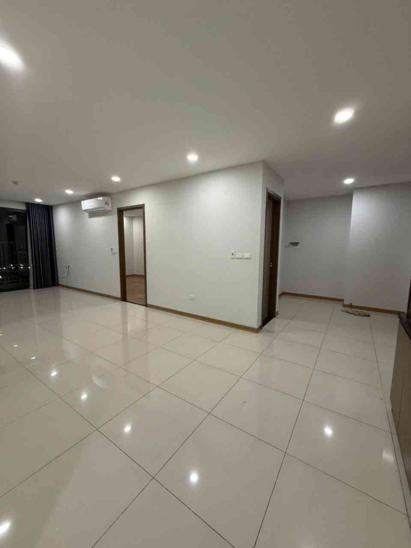 Căn hộ sang trọng view hồ Linh Đàm, tiện ích đỉnh tại DV04