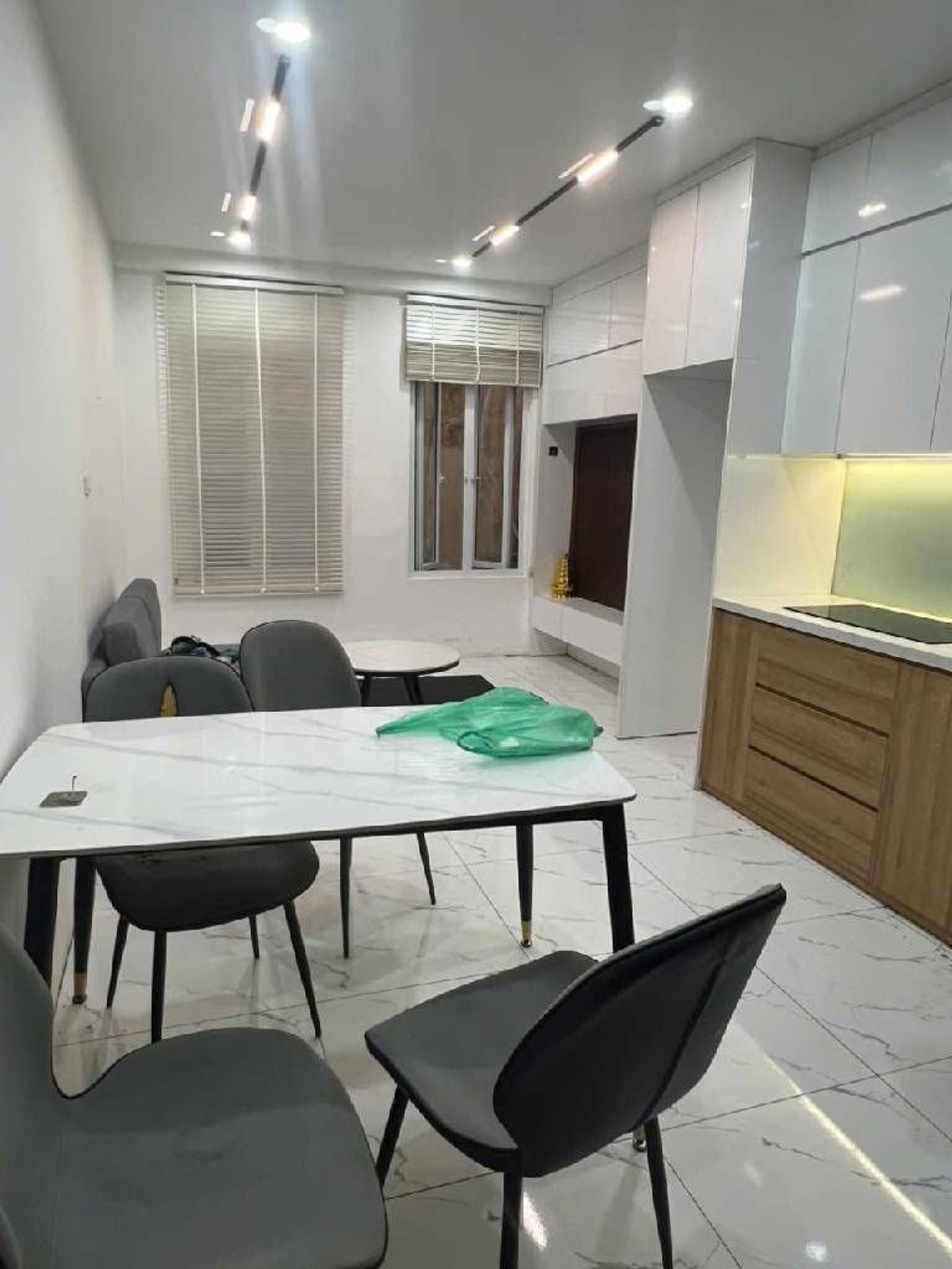 Căn hộ duplex trẻ trung, thoáng đãng tại Ngô Quyền