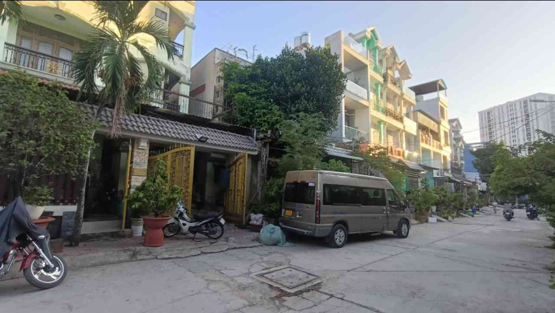 Cơ hội sở hữu biệt thự vip mặt tiền rộng ngay khu Tên Lửa - giá tốt hiếm có