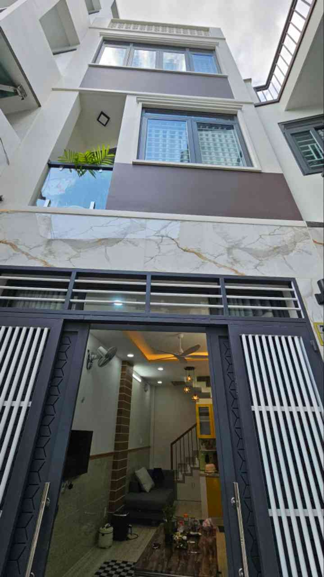 Cơ Hội Vàng Sở Hữu Nhà 4 Tầng Gần MT Lạc Long Quân, nhỉnh 6 đồng
