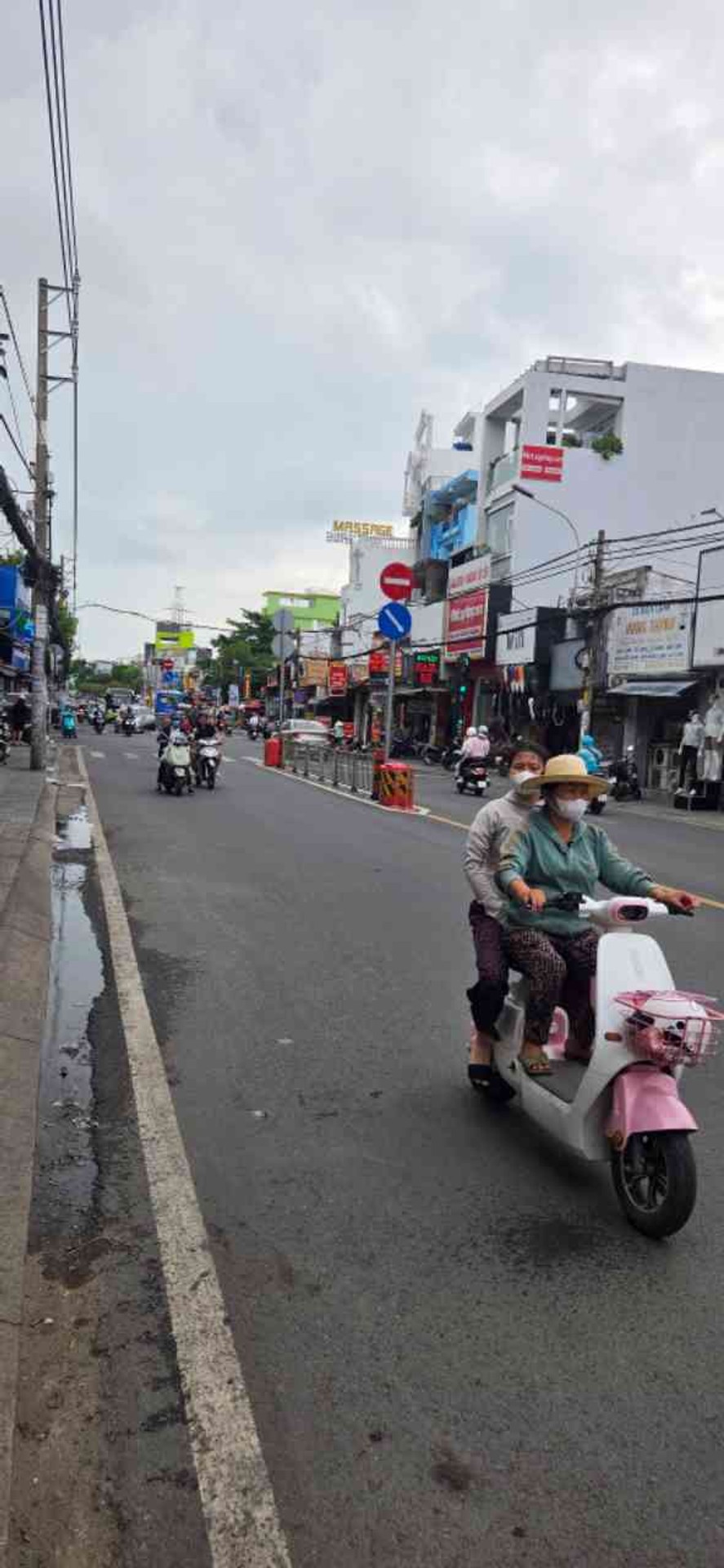 Bán nhà mặt phố lô góc 5 tầng tại Phường Bình Phú, Hậu Giang, mặt tiền 8.5m, kinh doanh sầm uất