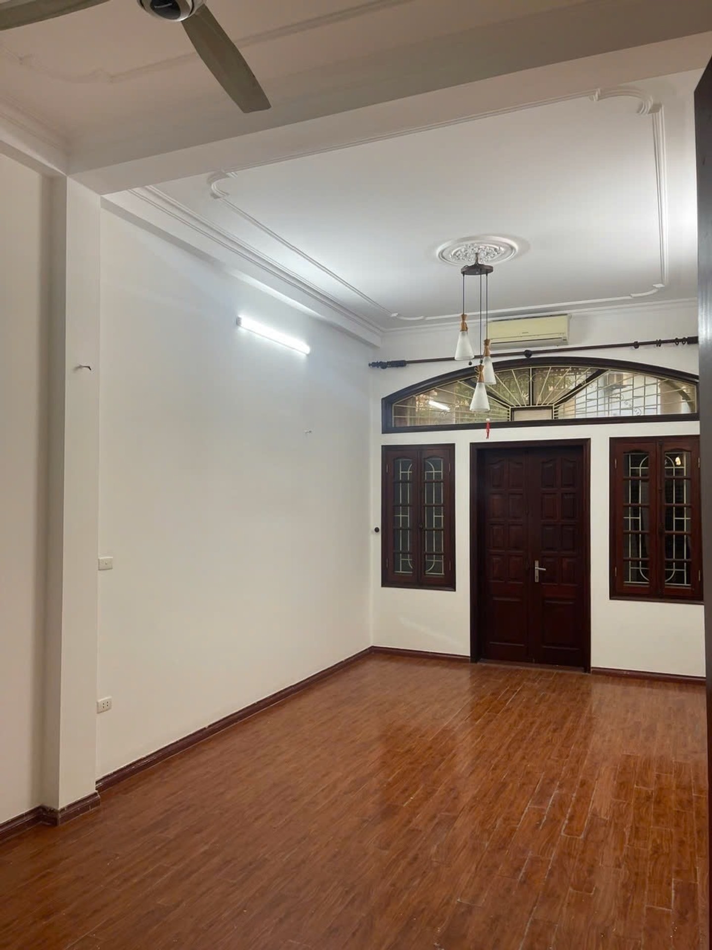 Bán nhà mặt phố Hoàng Văn Thái, 67m², 4 tầng, vỉa hè rộng, kinh doanh tốt, giá chào 33 tỷ có TL.