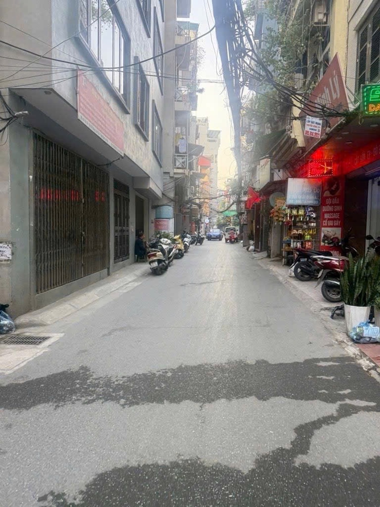 Cơ hội hiếm có: Nhà mặt ngõ Hoàng Văn Thái ô tô tránh, Kinh doanh đỉnh, 106m2, 29.8 tỷ