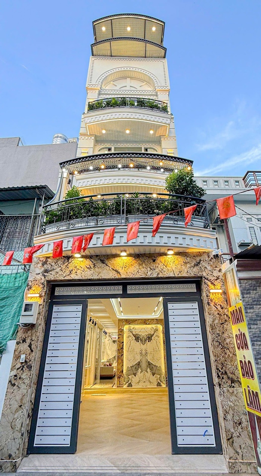 Cơ Hội Sở Hữu Nhà 5 Tầng Hiện Đại Gần Trường Nguyễn Hữu Thọ Với Giá Ưu Đãi