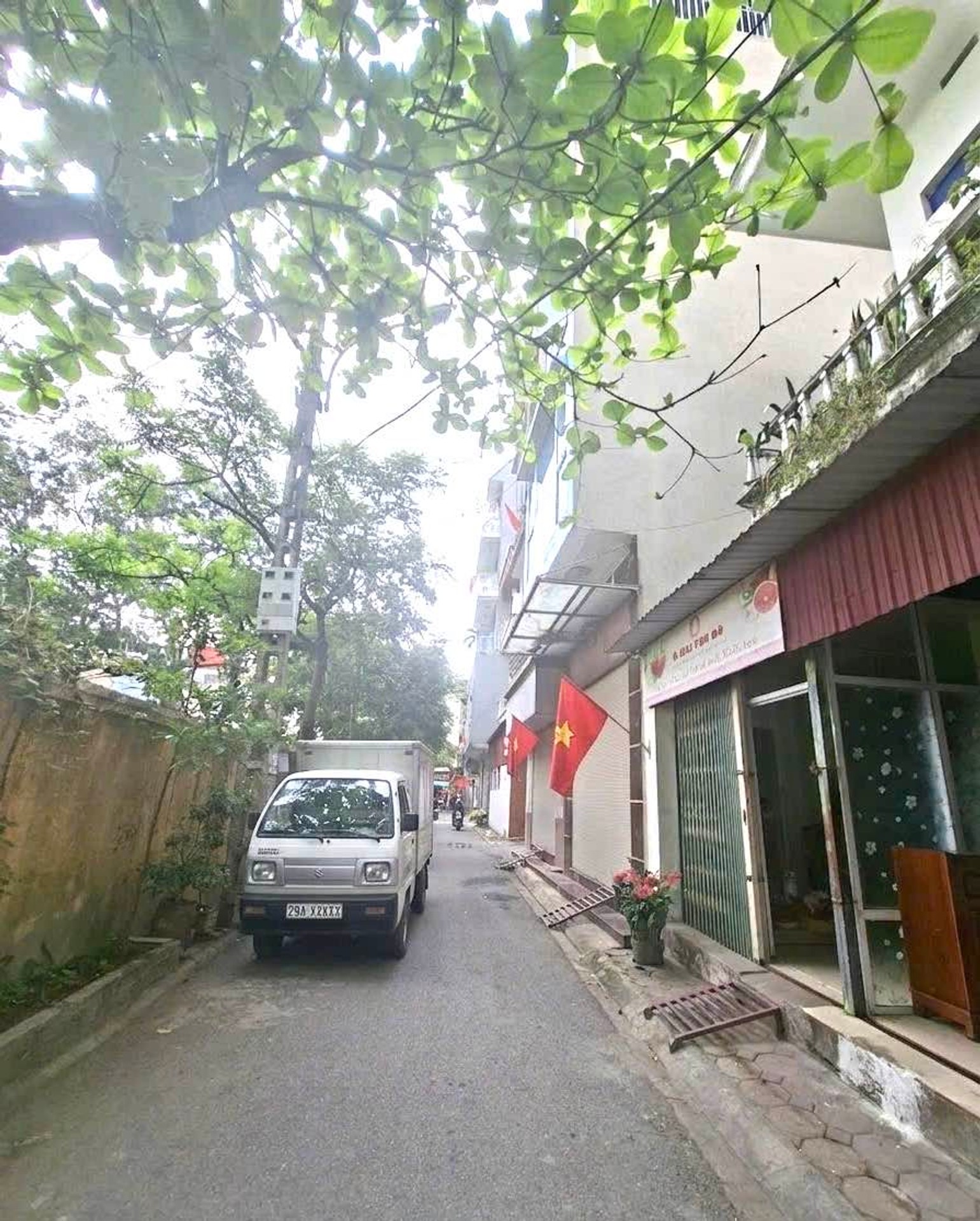 BÁN NHÀ 2 TẦNG TRUNG TÂM TRÂU QUỲ SÁT CHỢ SINH VIÊN NÔNG NGHIỆP
