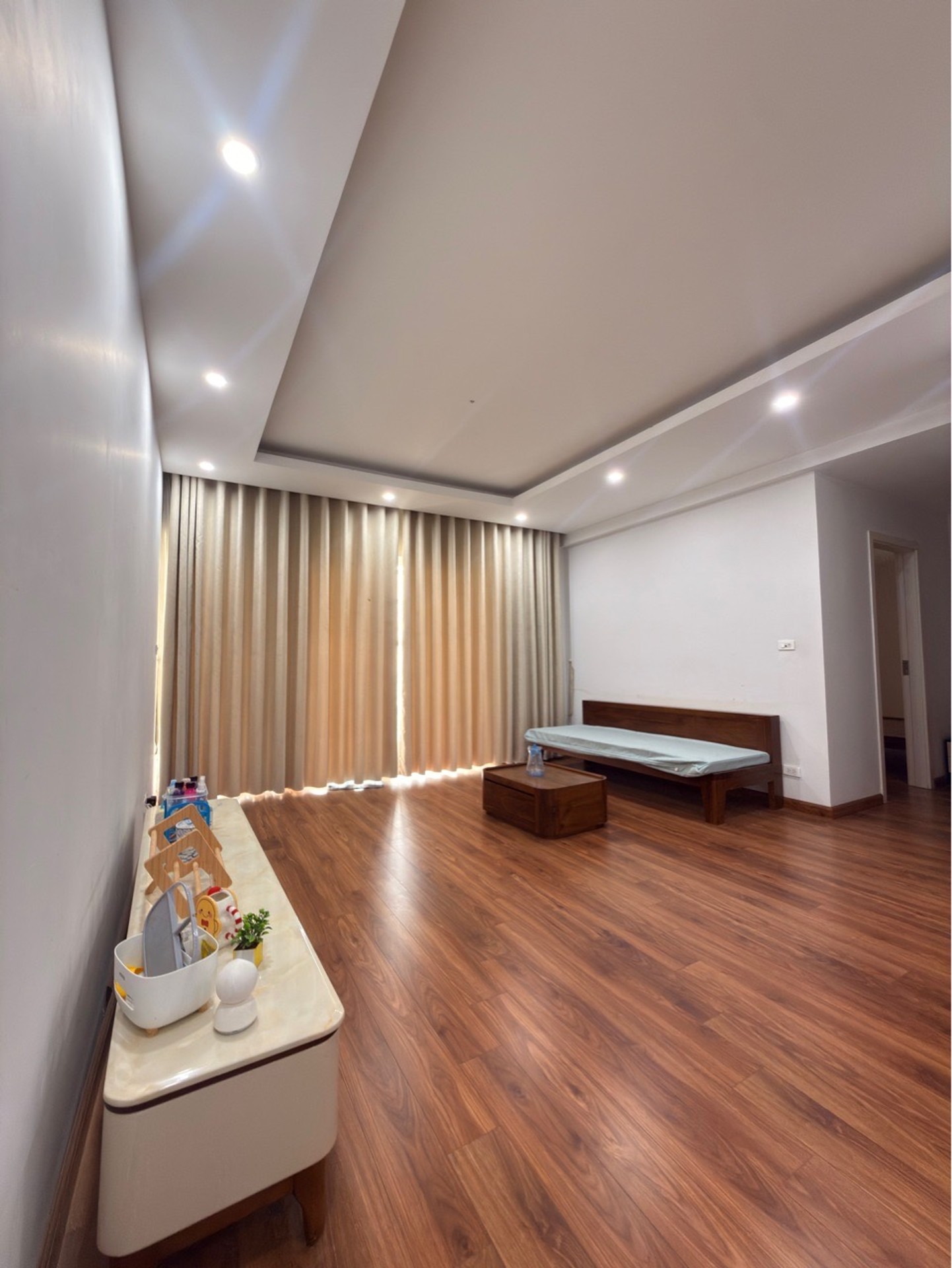 Căn hộ 2 phòng ngủ lô góc tại chung cư Văn phòng Quốc hội, view hồ Mỹ Đình