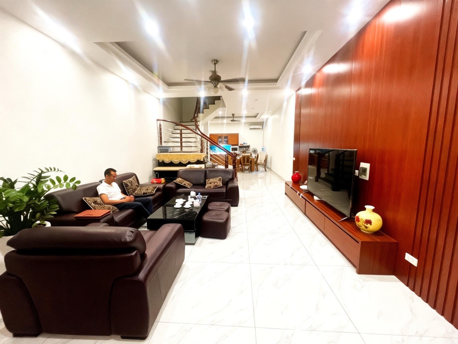 Nhà 5 tầng rộng 75m2 tại khu Phúc Lợi, vị trí giao thông thuận tiện