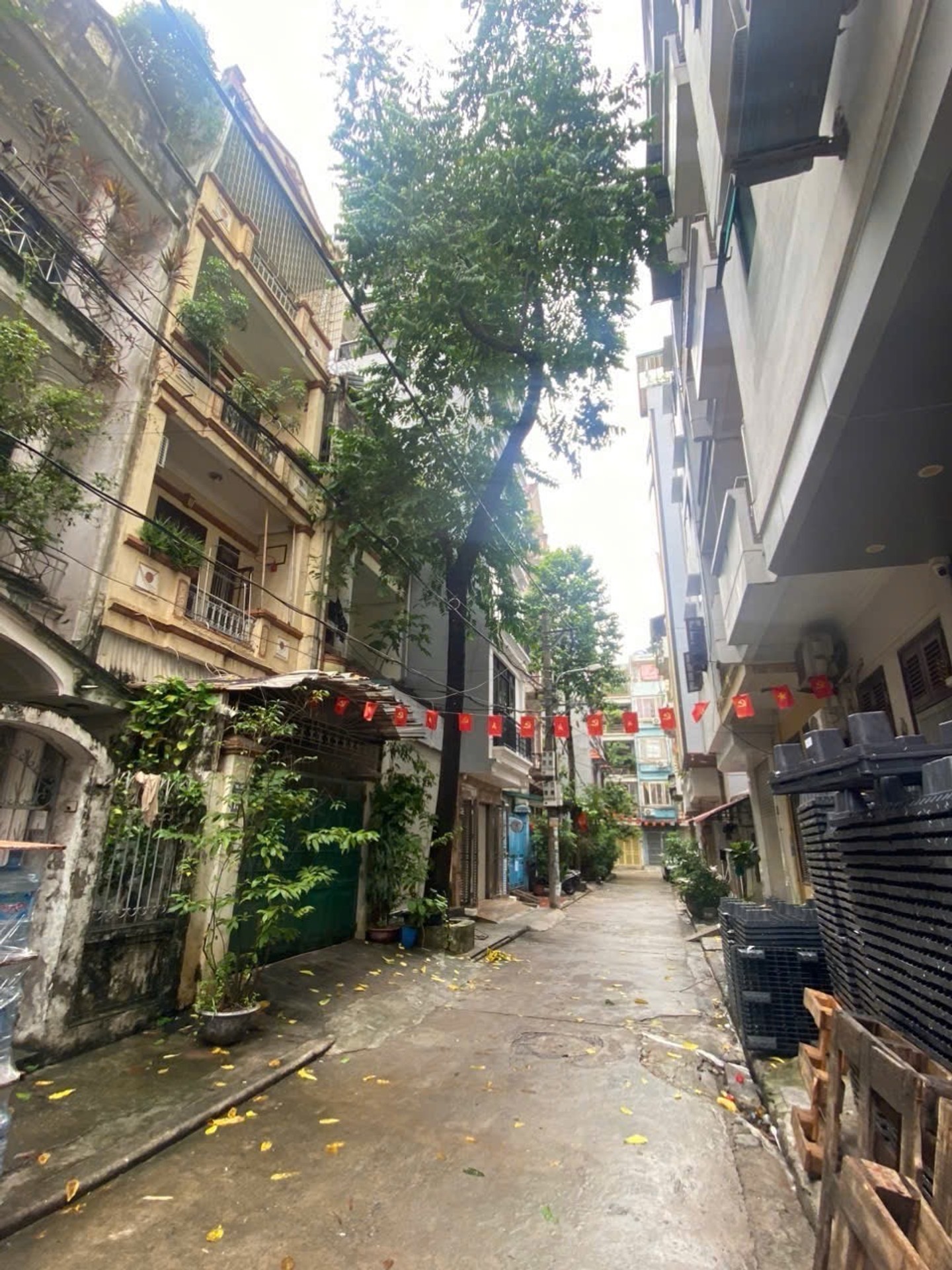Bán nhà phố Nghĩa Đô, 68m², ô tô tránh, 2 mặt thoáng, chỉ 23 tỷ