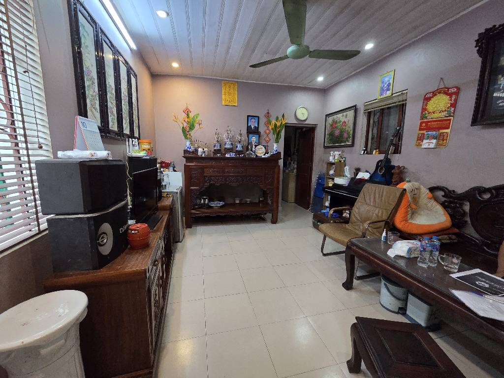 Nhà lô góc 2 mặt thoáng, giá bất ngờ tại Lĩnh Nam