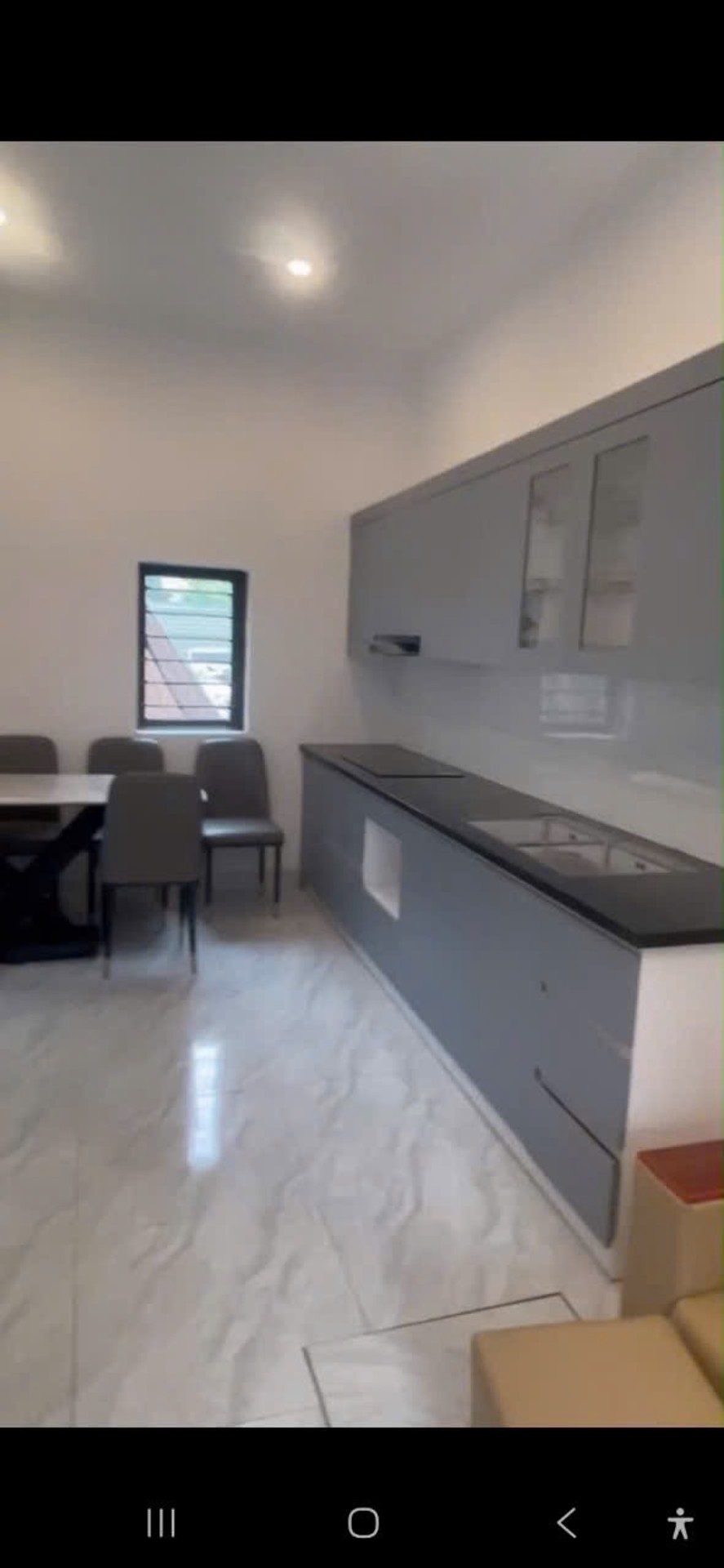 Nhà 2 tầng Đường Ven Đê Đông Mỹ - ô tô đỗ cửa, ngõ thông thoáng, giá loanh quanh 4 đồng.