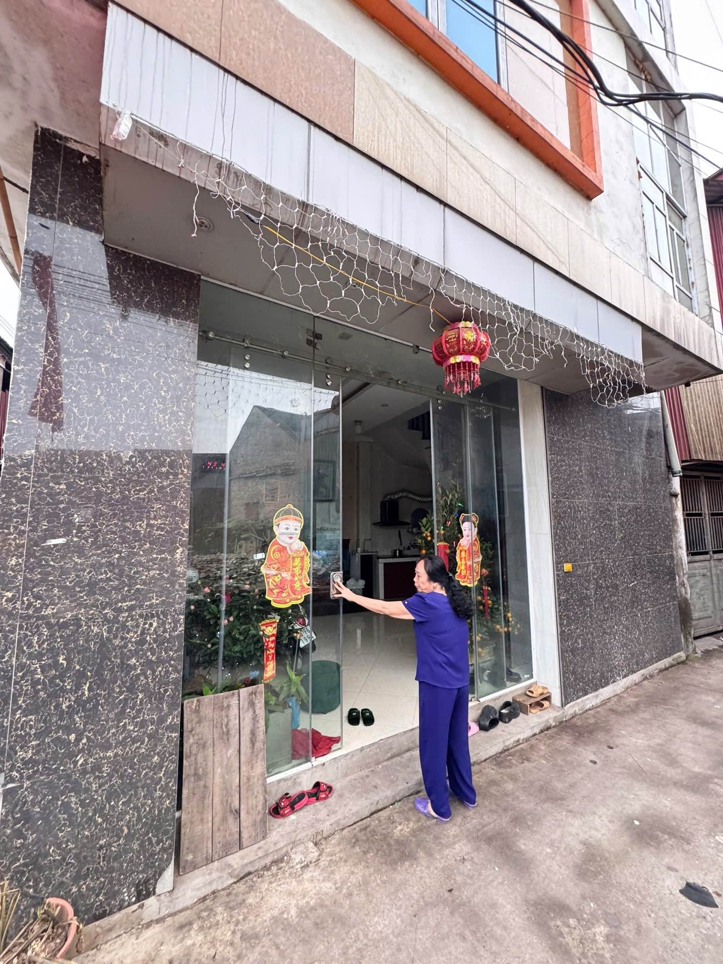 Nhà 4 tầng lô góc, ô tô đỗ cửa, ngõ thông thoáng