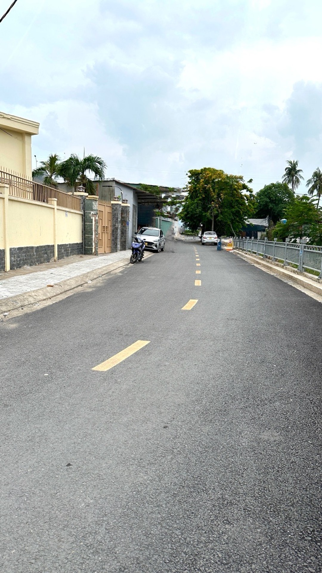 Bán dãy trọ 10 phòng tại An Phú Đông mặt tiền rộng 8,3m. Dòng tiền 15 triệu/tháng.127m2. Giá 10 tỷ