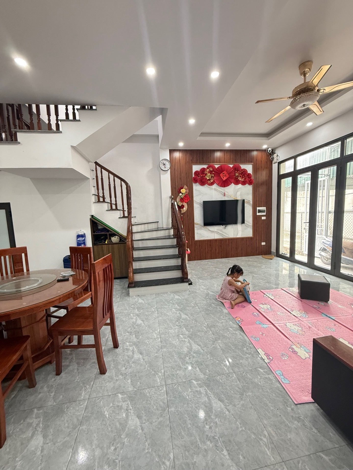 Nhà đẹp hiếm có tại khu dân cư giàu có, tặng full nội thất, ô tô tránh ngay cửa