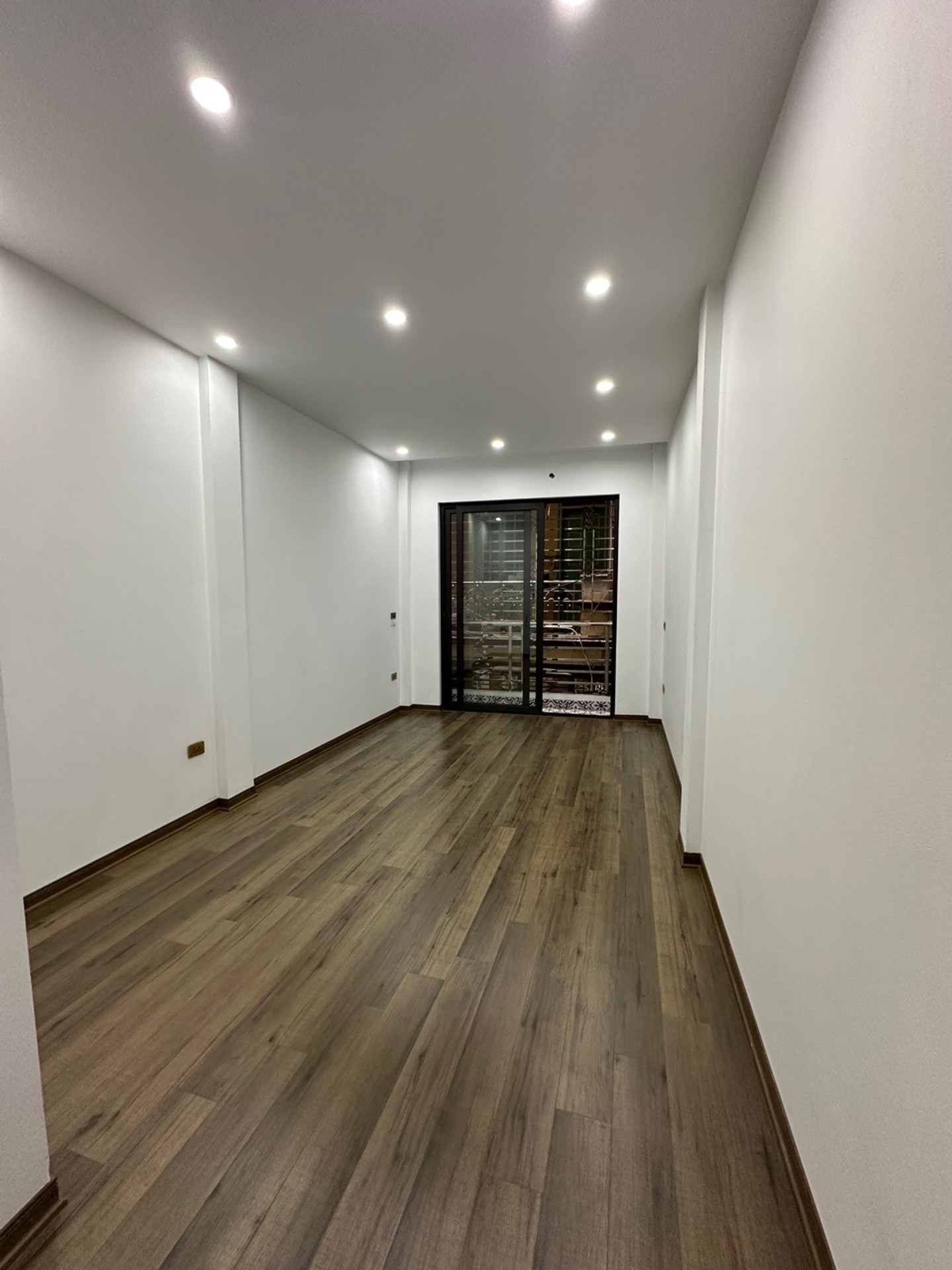 Nhà đẹp 6 tầng Hoàng Văn Thái, giá cả cạnh tranh, nhà mới, sát mặt phố, 12.8 tỷ