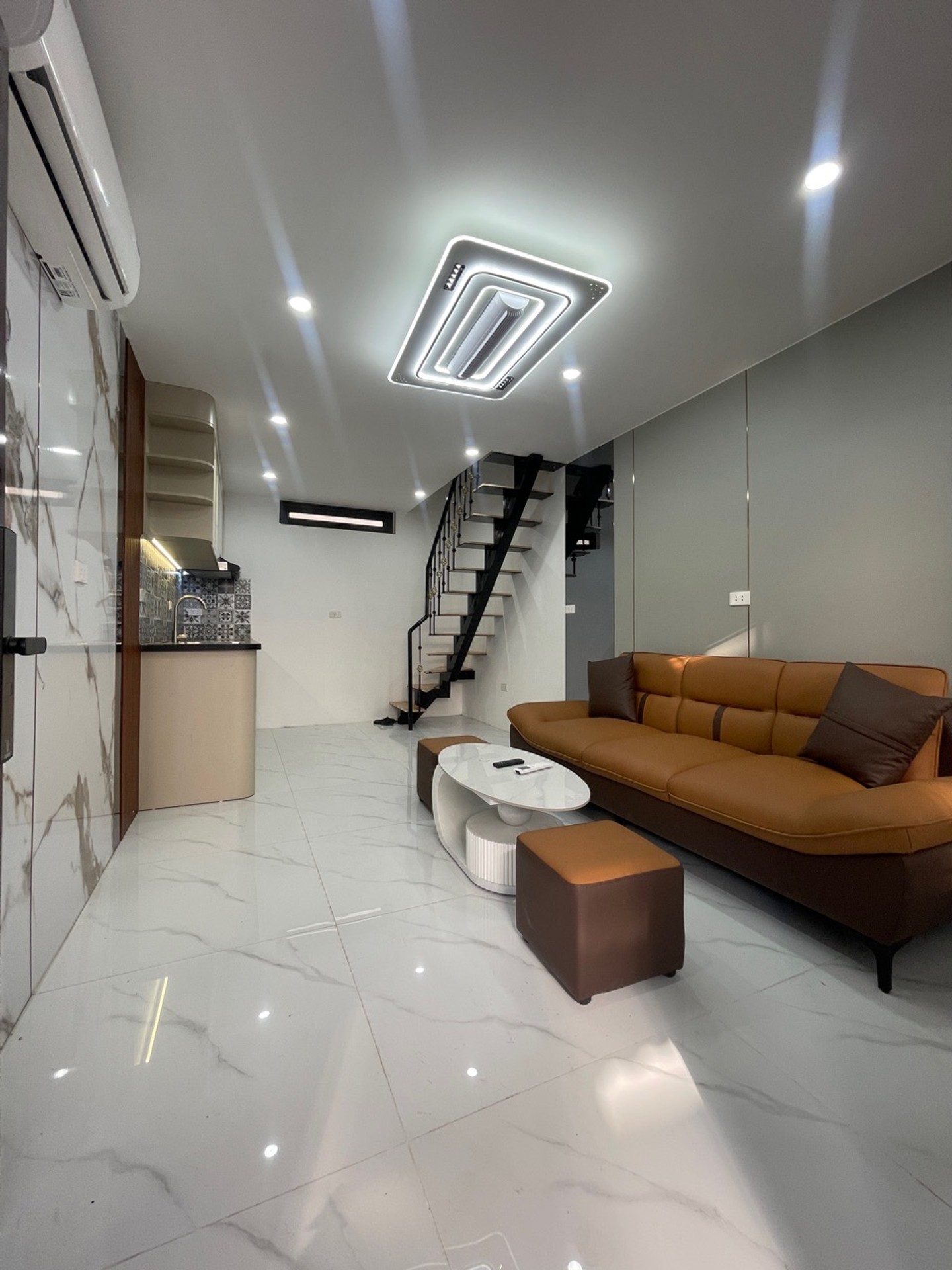 Bán căn hộ chung cư 2 tầng tại phường Phùng Hưng, Hoàn Kiếm, diện tích 32m²
