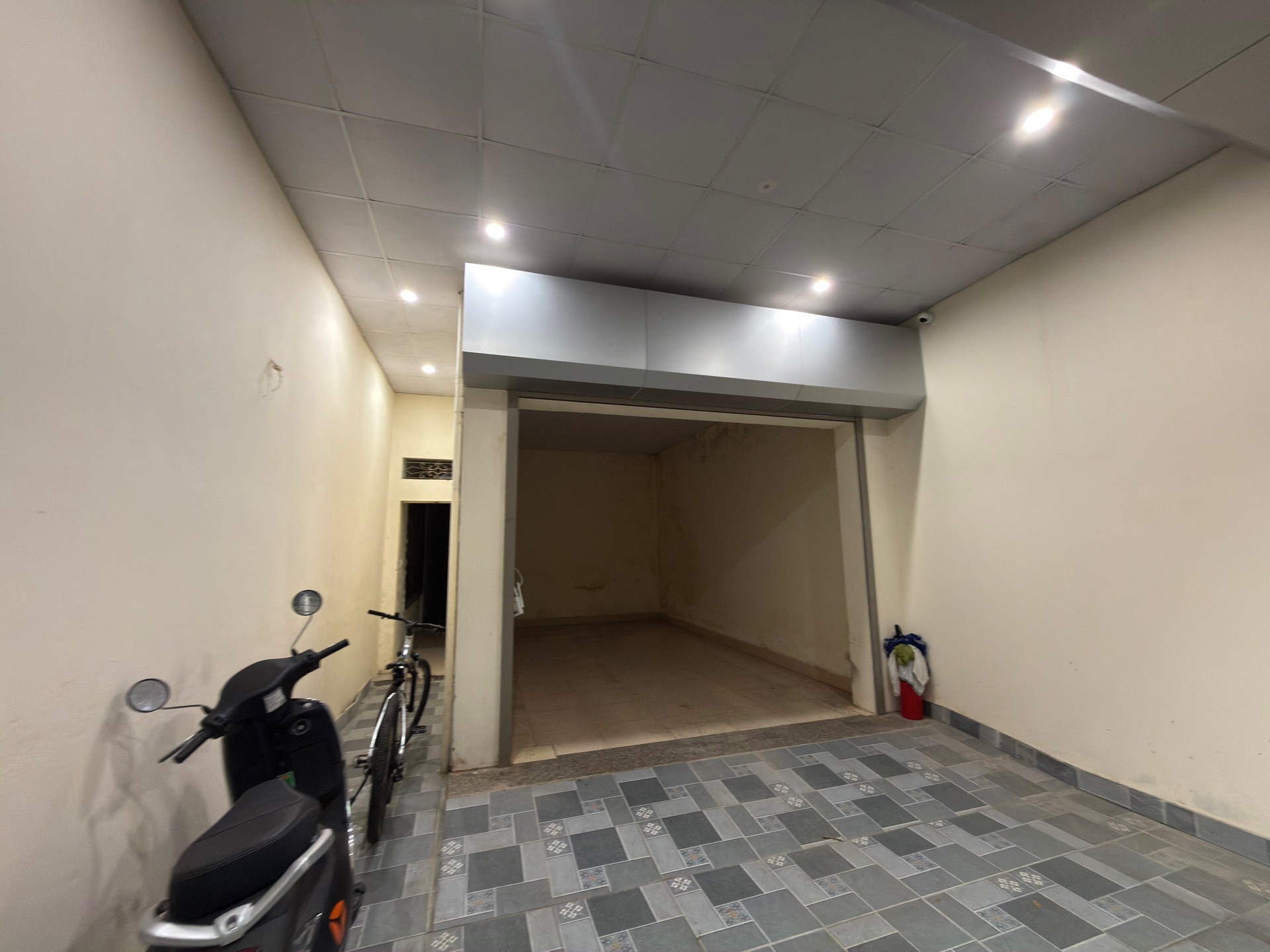 Nhà phố lô góc phân lô ô tô tránh, Hoàng Văn Thái, 99m2, lô góc, ngõ thông, sổ vuông, 31 tỷ
