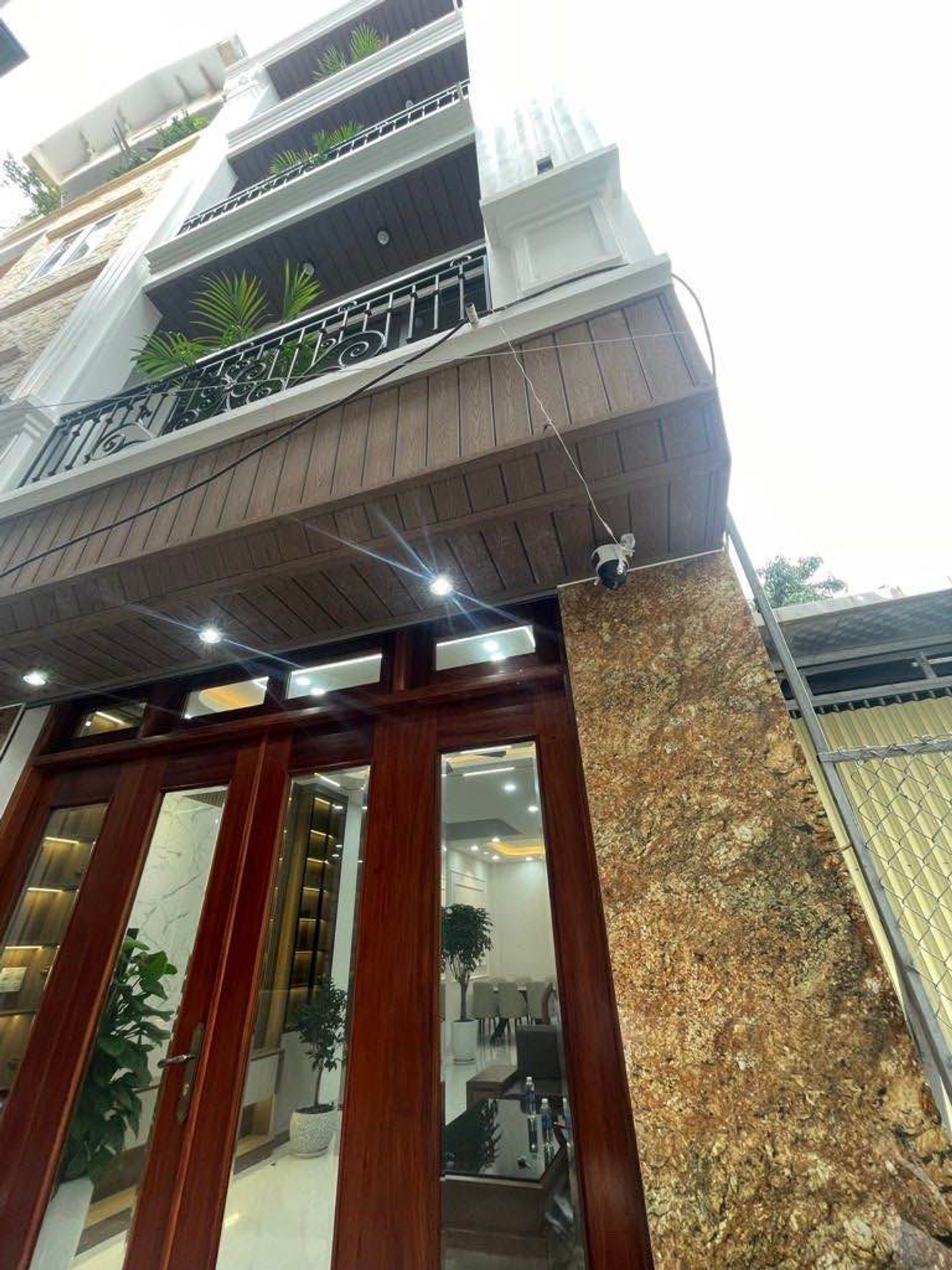 Nhà Độc Lập 4 Tầng Có Ô Chờ Thang Máy, OTO Đỗ Cổng - Giá Tốt Tại Ngũ Hiệp