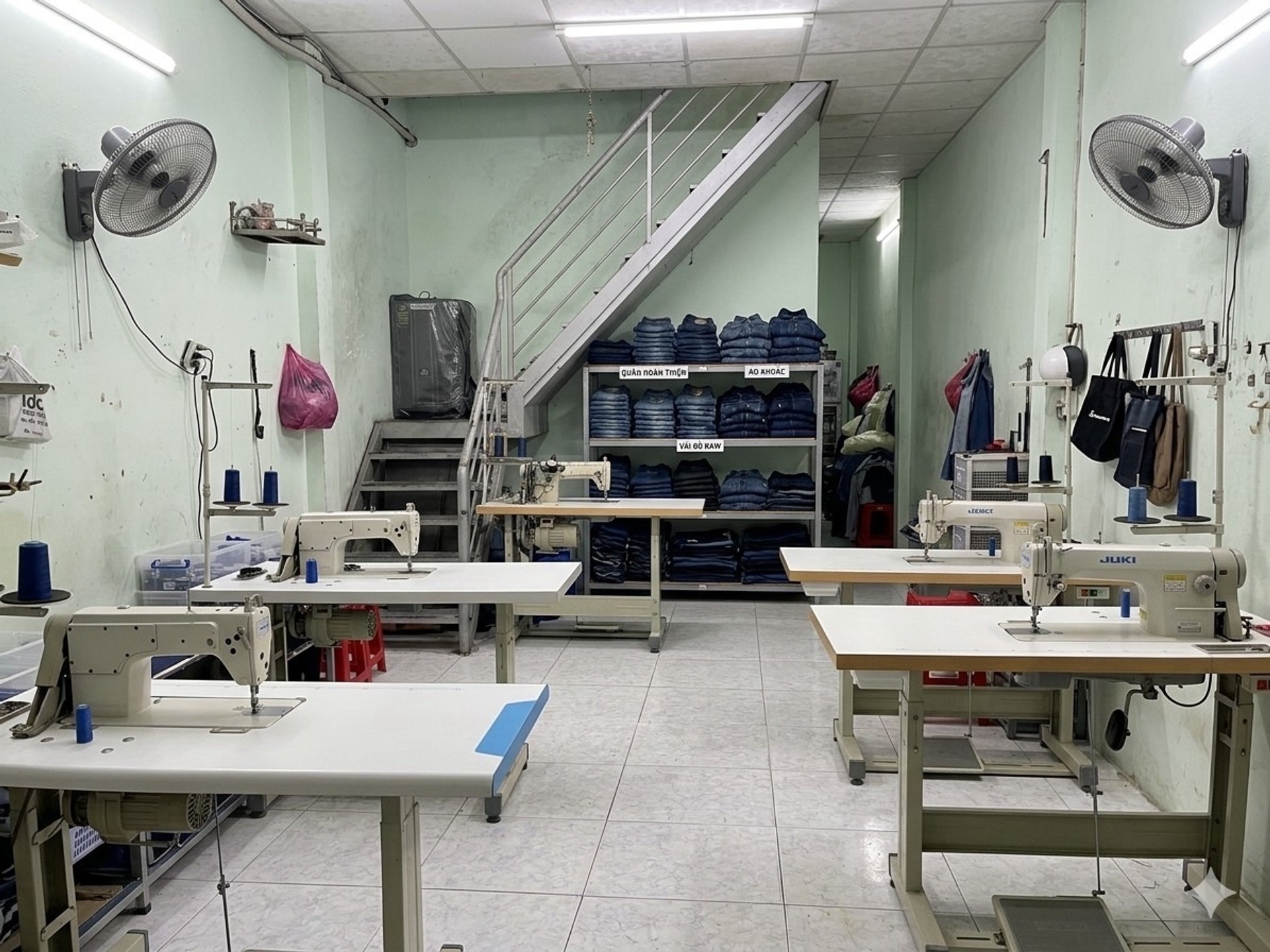Nhà sát kênh tham lương đang phát triển, gần trường học , đi siêu thị Aeon 3 phút, nhà hẻm ô tô
