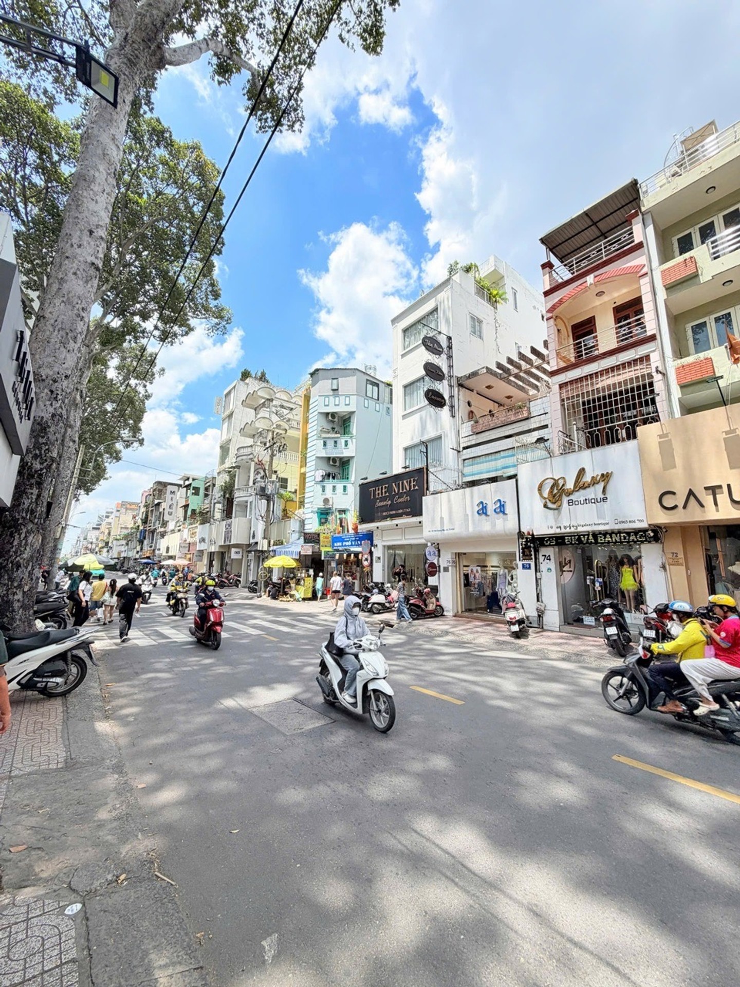 Nhà mặt phố quận 3 sầm uất, thích hợp kinh doanh và ở