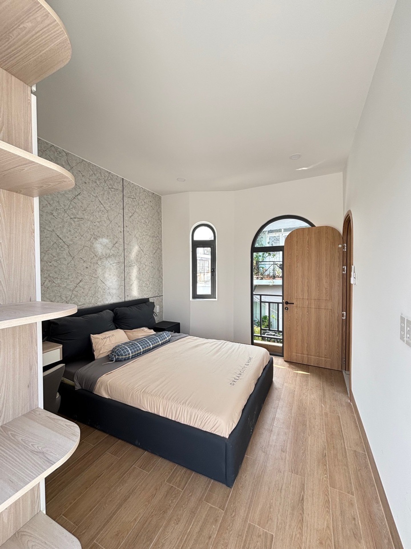 Bán nhà 3 tầng, diện tích 42m2 tại Quận Gần Vincom, giá 4.75 tỷ
