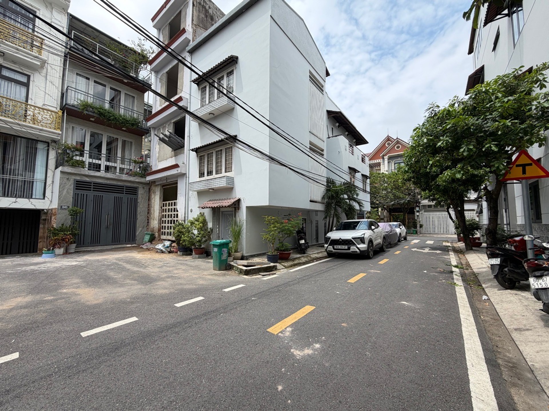 Bán nhà mặt phố phường Phú Thuận, Quận 7, diện tích 64m², 4 tầng, xe hơi ngủ trong nhà