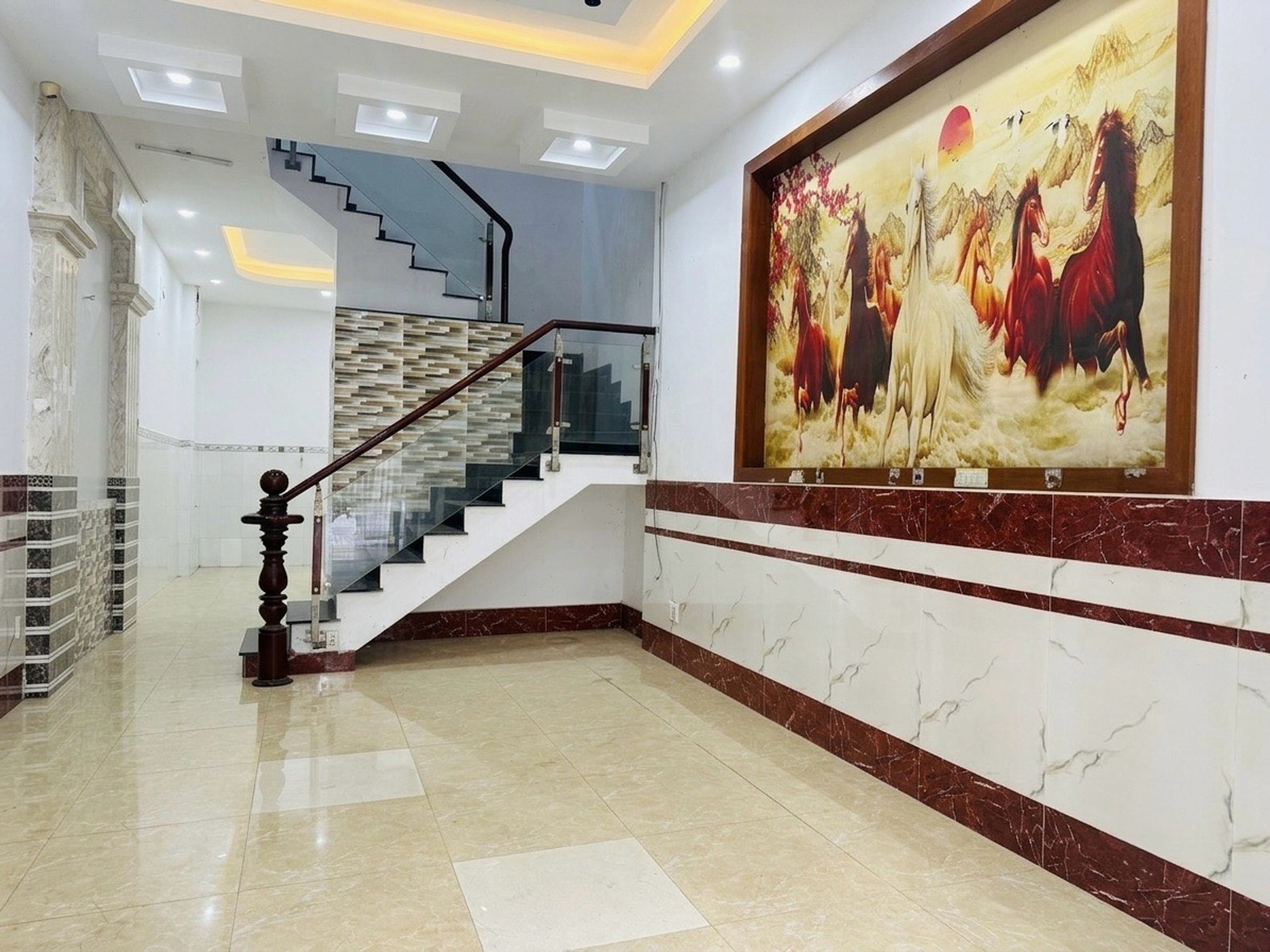 VIP 60M2 (4x15m) ĐÚC 4 TẦNG – KHU ĐỒNG BỘ NGUYỄN ẢNH THỦ Q.12.
Đường trước nhà 6m xe hơi ngủ tro