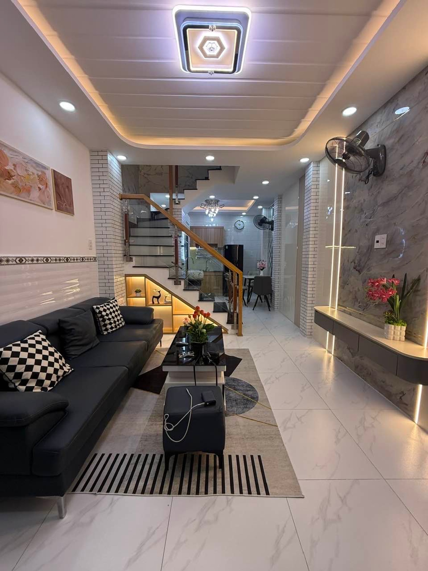 🔥 GẦN EMART TOWER X – NHÀ 3 TẦNG FULL NỘI THẤT – GIÁ 4,8 TỶ TL 🔥
🏡 Nhà đẹp, dọn vào ở ngay
