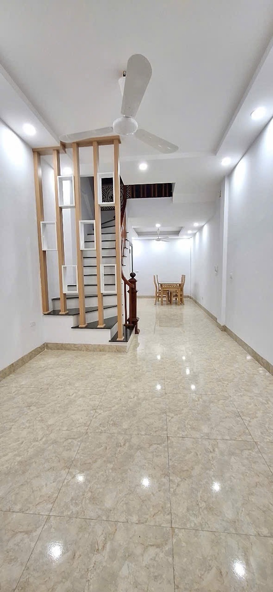 Bán nhà Văn Minh sát khu đô thị Hinode vành đai 3.5, ngõ rộng 7 chỗ đỗ cổng 34m, 4 tầng chỉ 5 tỷ