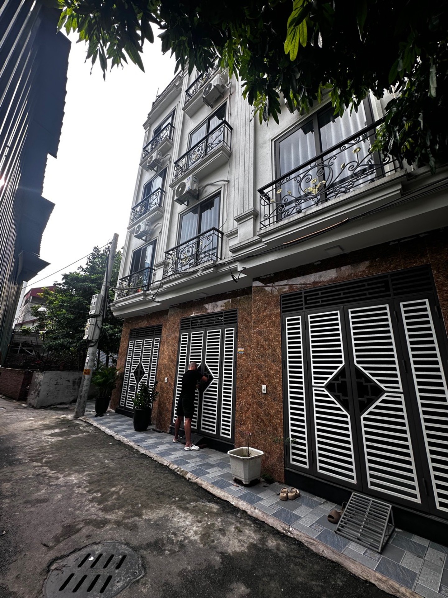 Nhà 4 tầng xinh xắn, giá cực tốt, sổ đỏ chính chủ